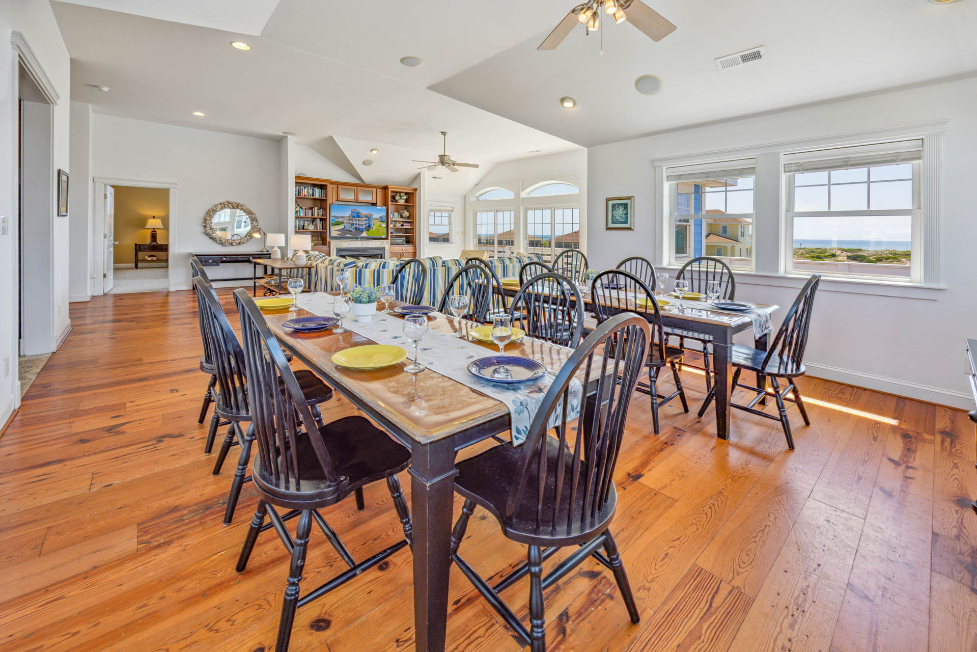 Surf Or Sound Realty 564 High Seas Dining Area 3