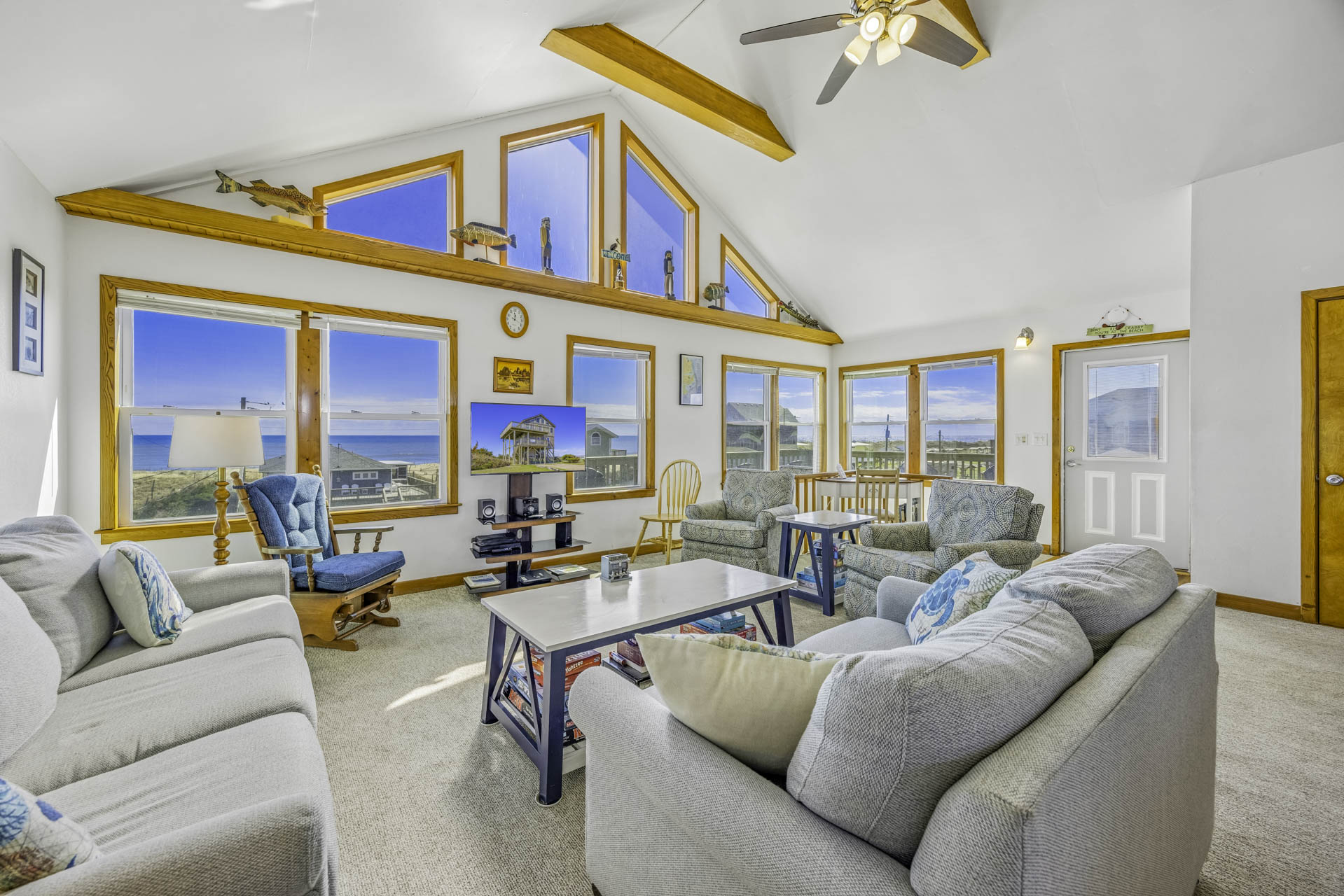 Surf Or Sound Realty 1100 Makin Waves Great Room 5