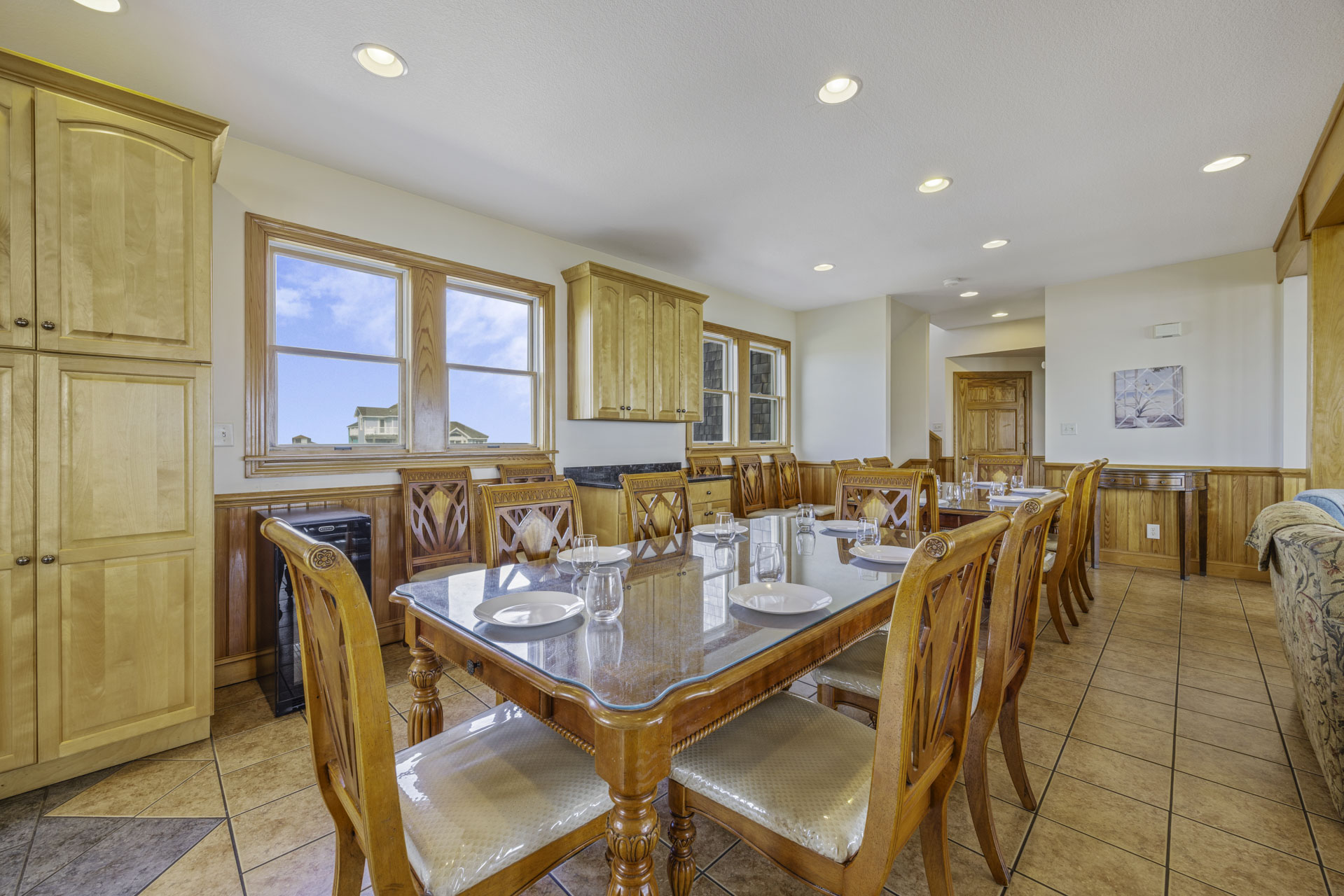 Surf Or Sound Realty 368 Sea Whisper Dining Area 3