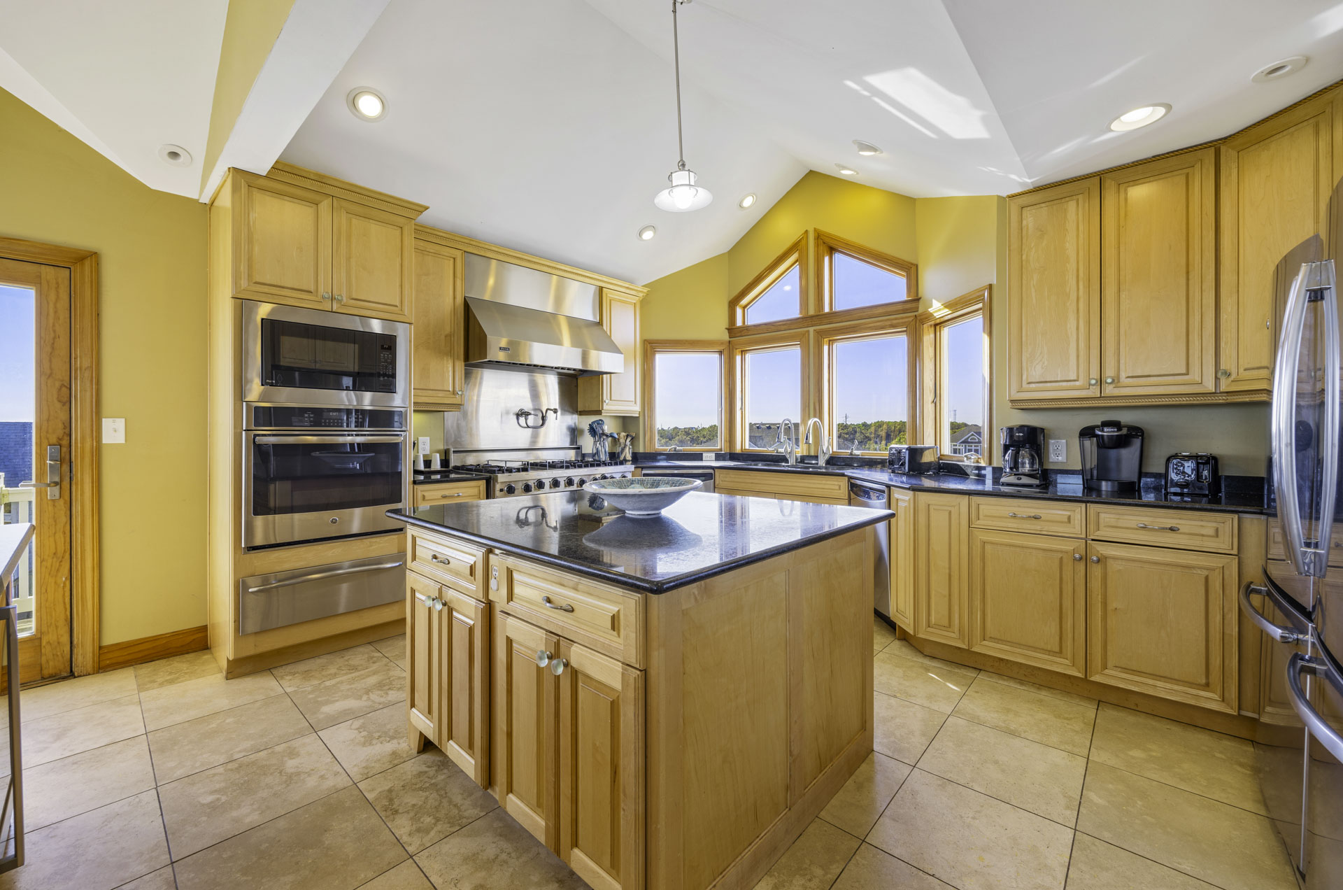 Surf Or Sound Realty 679 Sea Glass Kitchen 3