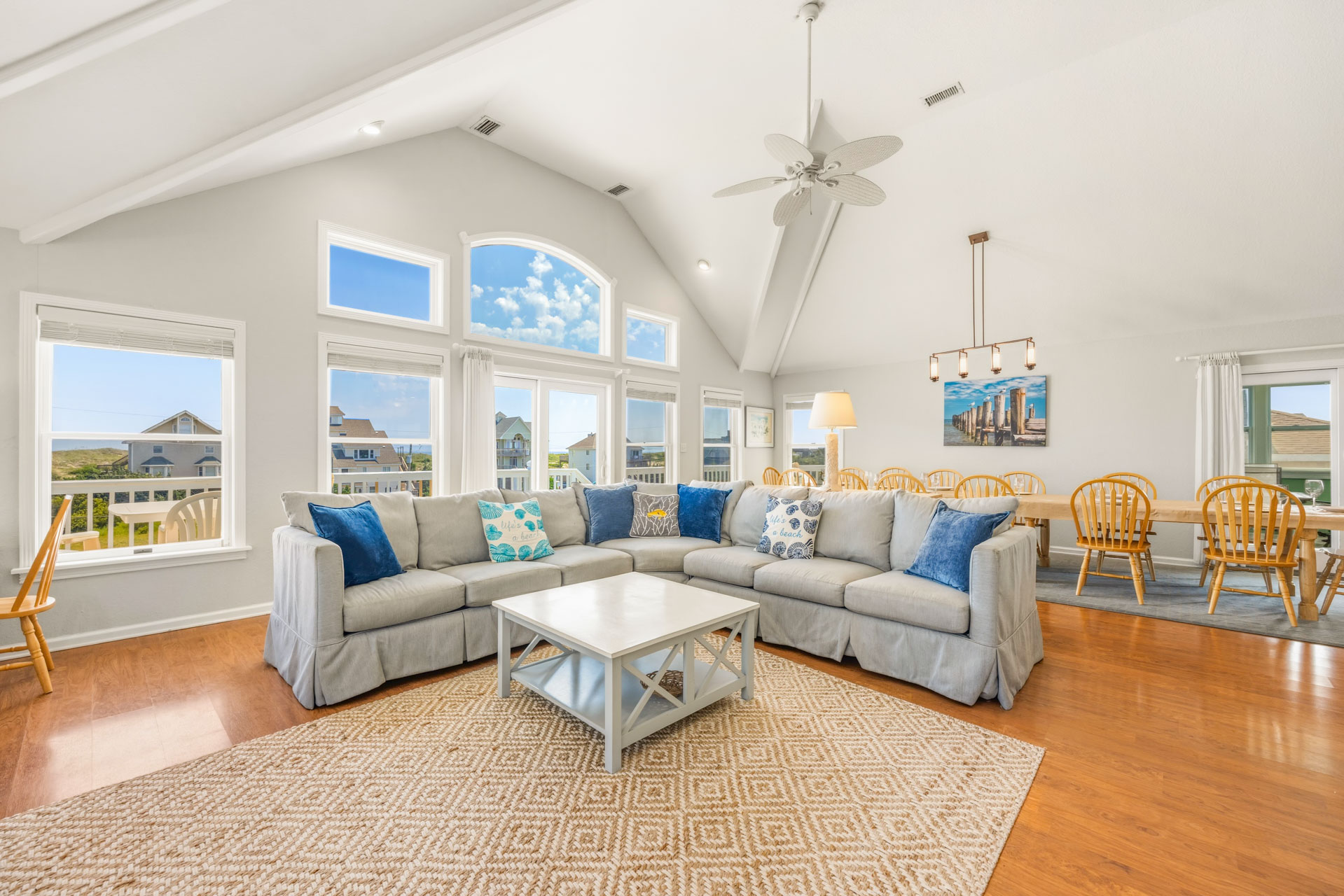 Surf Or Sound Realty 868 Forever Sunshine Great Room 2