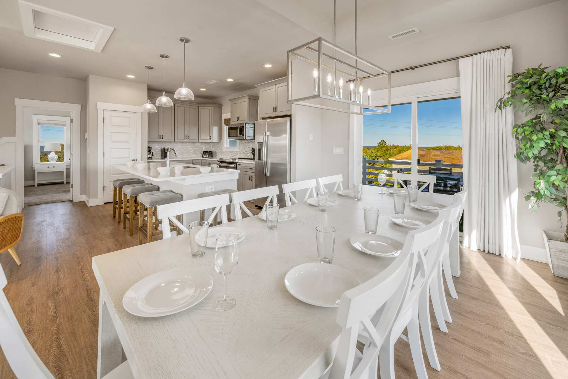 Surf Or Sound Realty 1219 Lunasea Dining Area 2