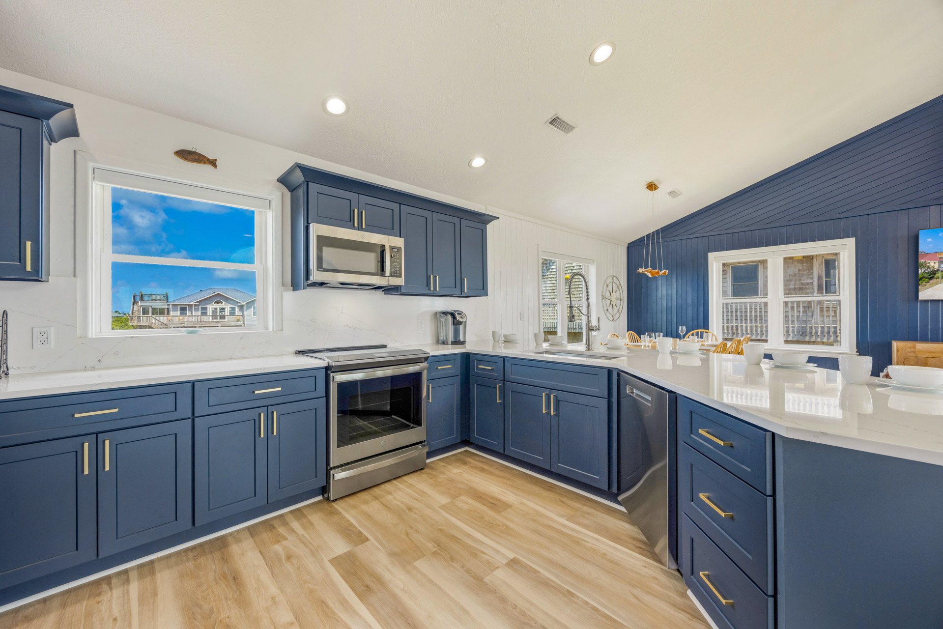 Surf Or Sound Realty 1245 Blue Wahoo Kitchen 4