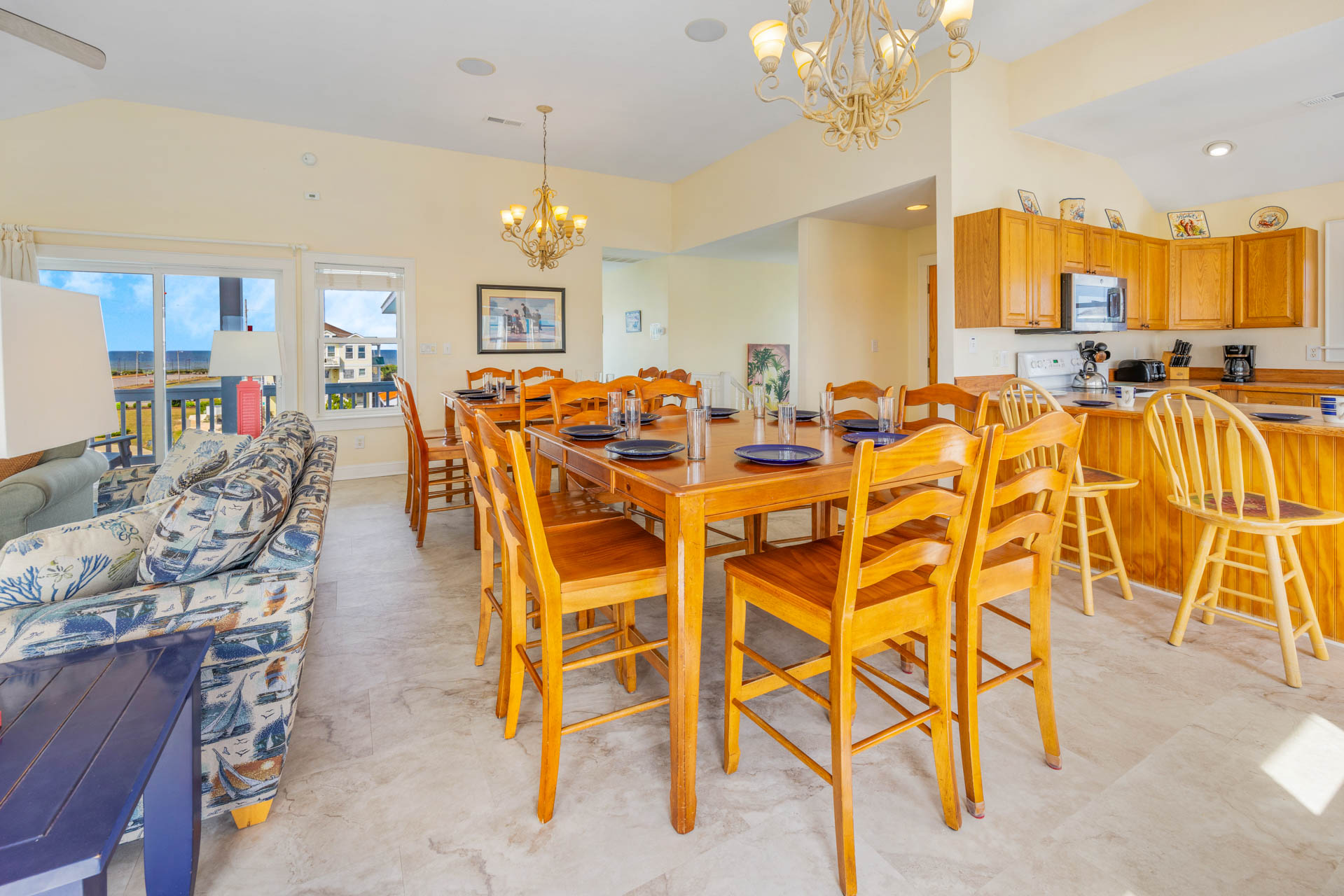 Surf Or Sound Realty 595 Tropical Paradise Dining Area 4