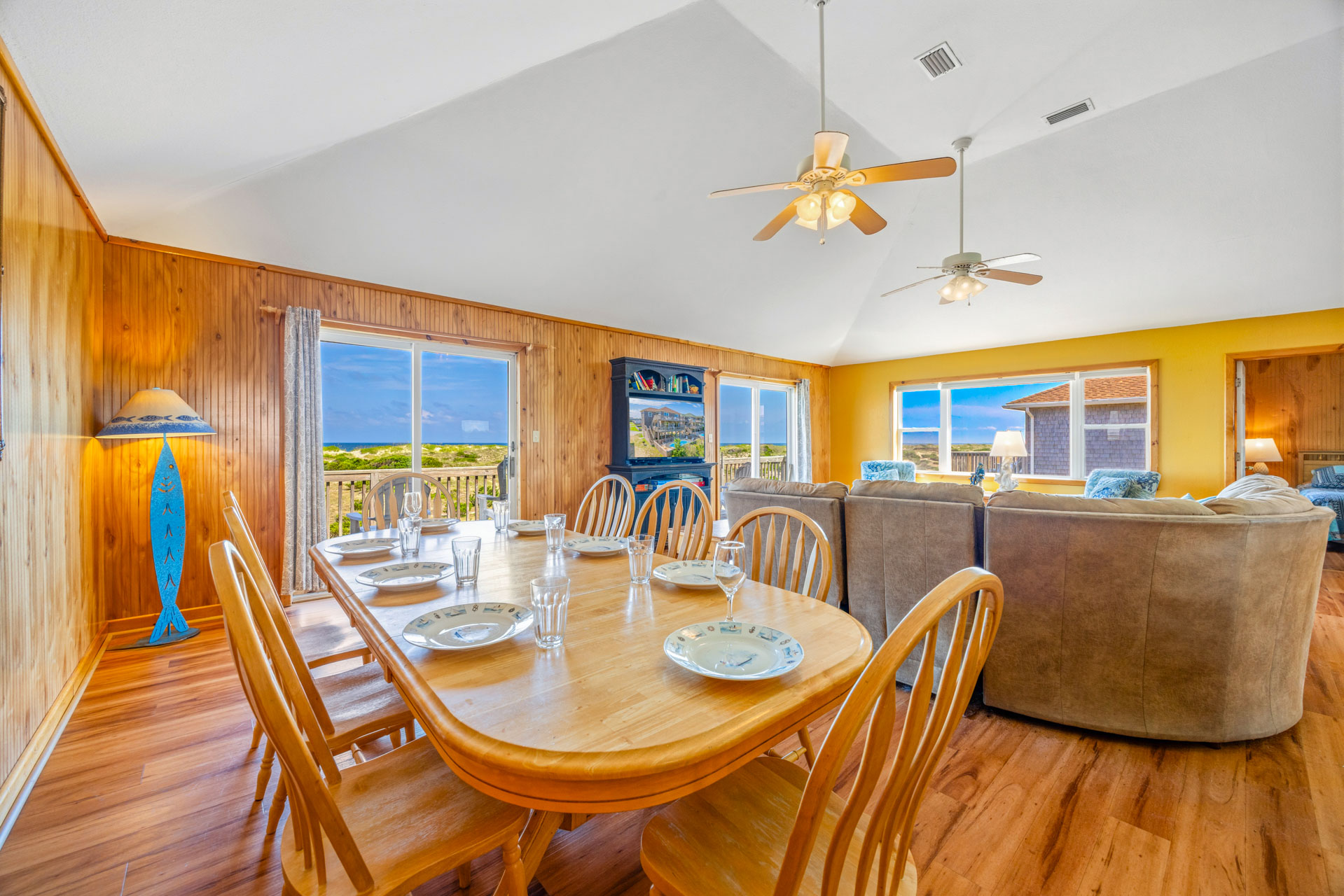 Surf Or Sound Realty 706 Beach Play Dining Area 3