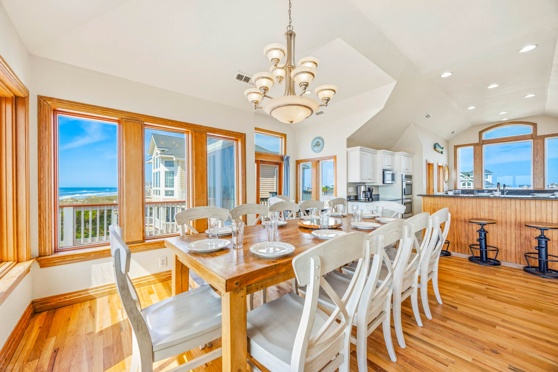 Surf Or Sound Realty 1126 Splash Landing Dining Area 2