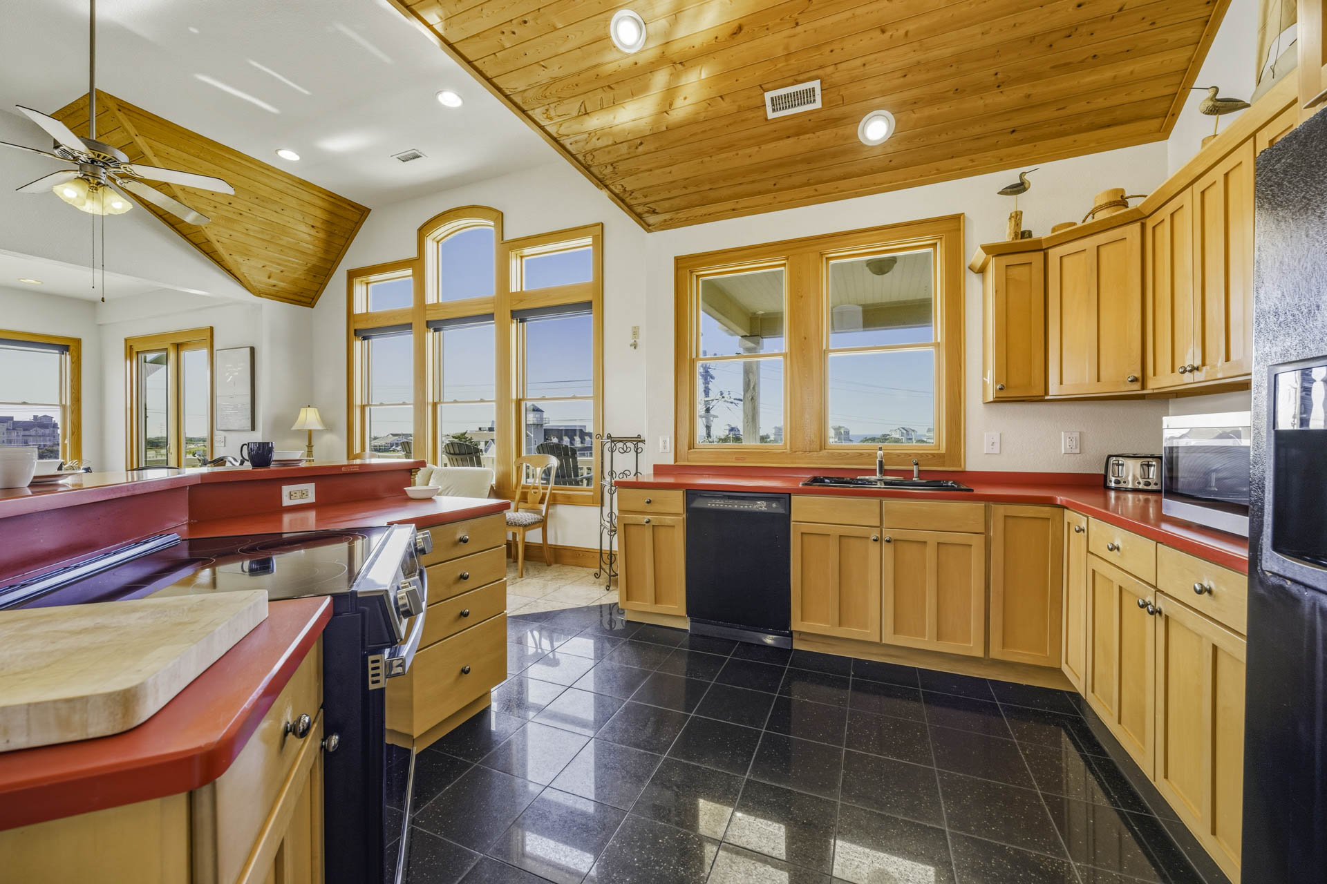 Surf Or Sound Realty 528 Hatteras Seaduction Kitchen 2