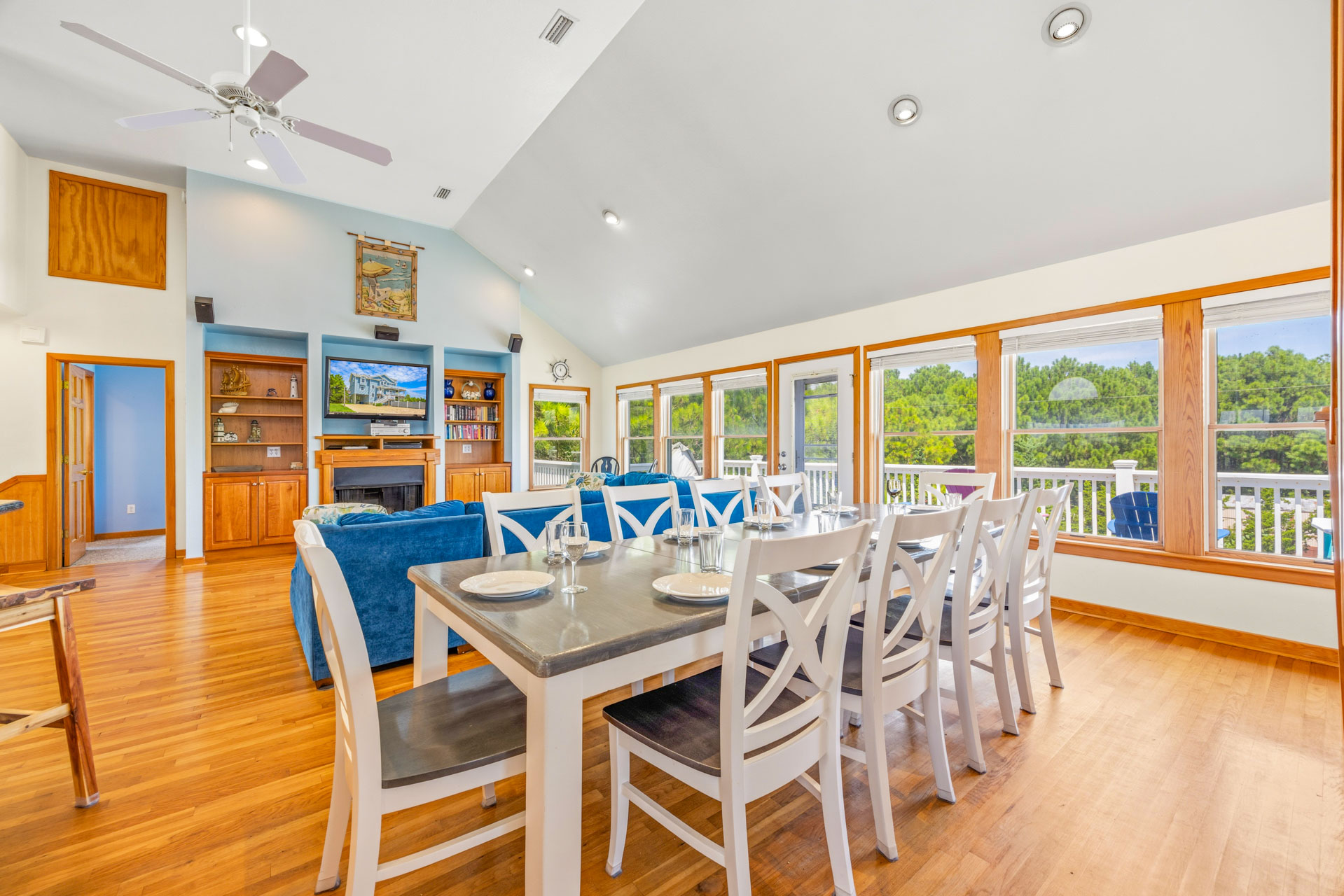 Surf Or Sound Realty 1259 The Annapolitan Dining Area 2