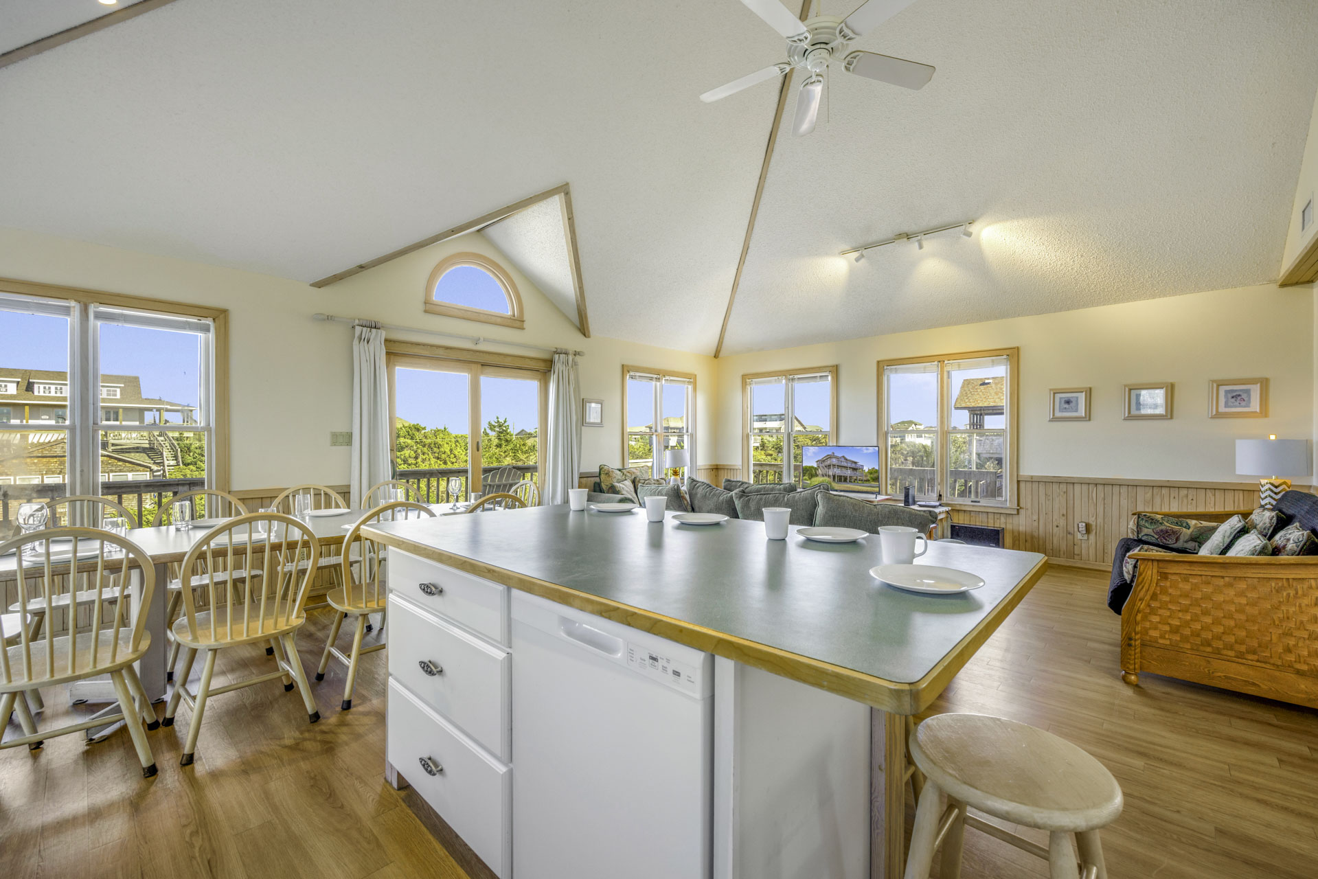 Surf Or Sound Realty 113 Sea Biscuit Kitchen 3