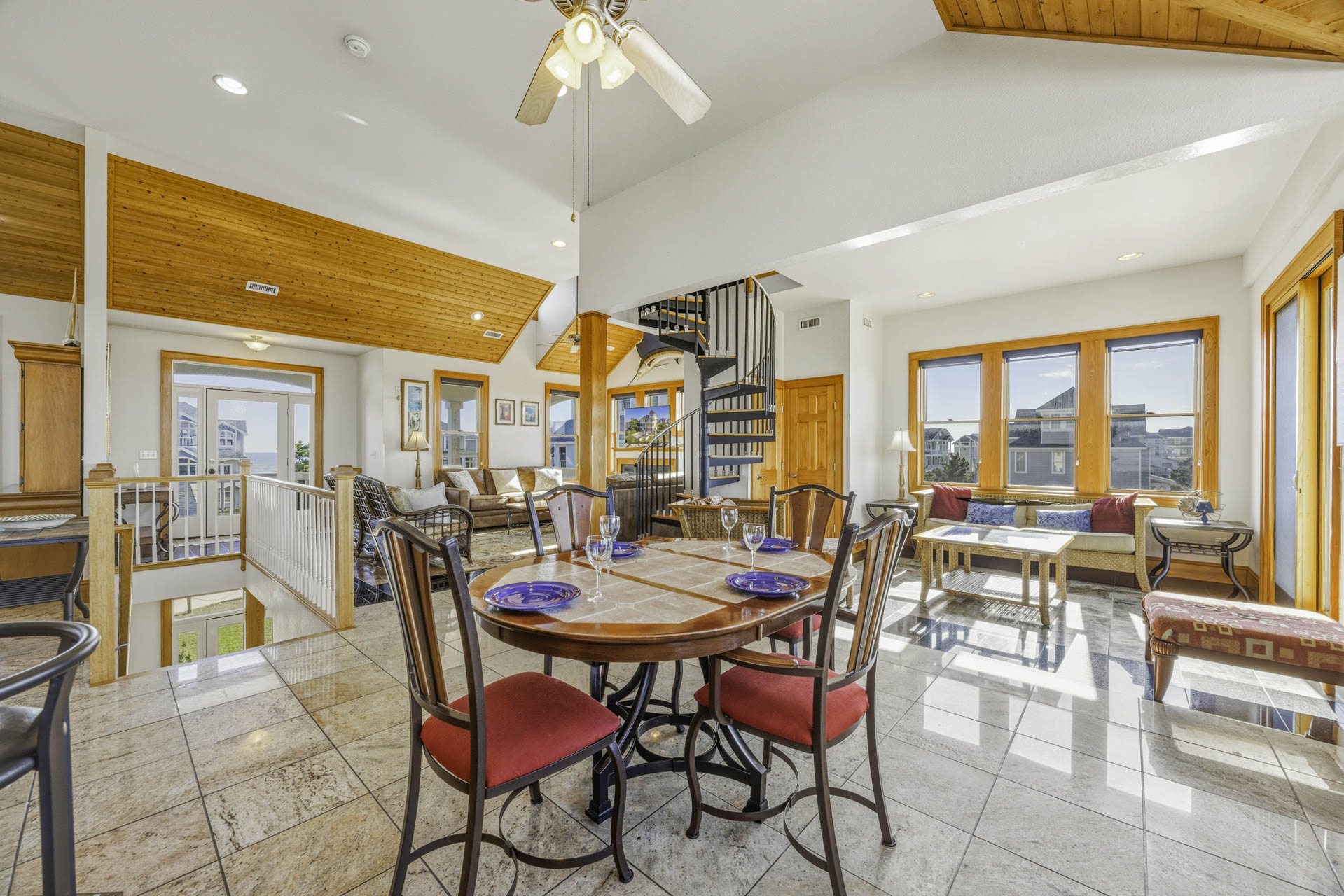 Surf Or Sound Realty 528 Hatteras Seaduction Dining Area 2