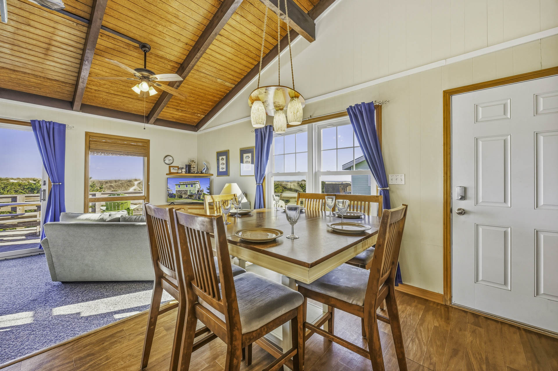 Surf Or Sound Realty 861 Kinnakeet Retreat Dining Area 3