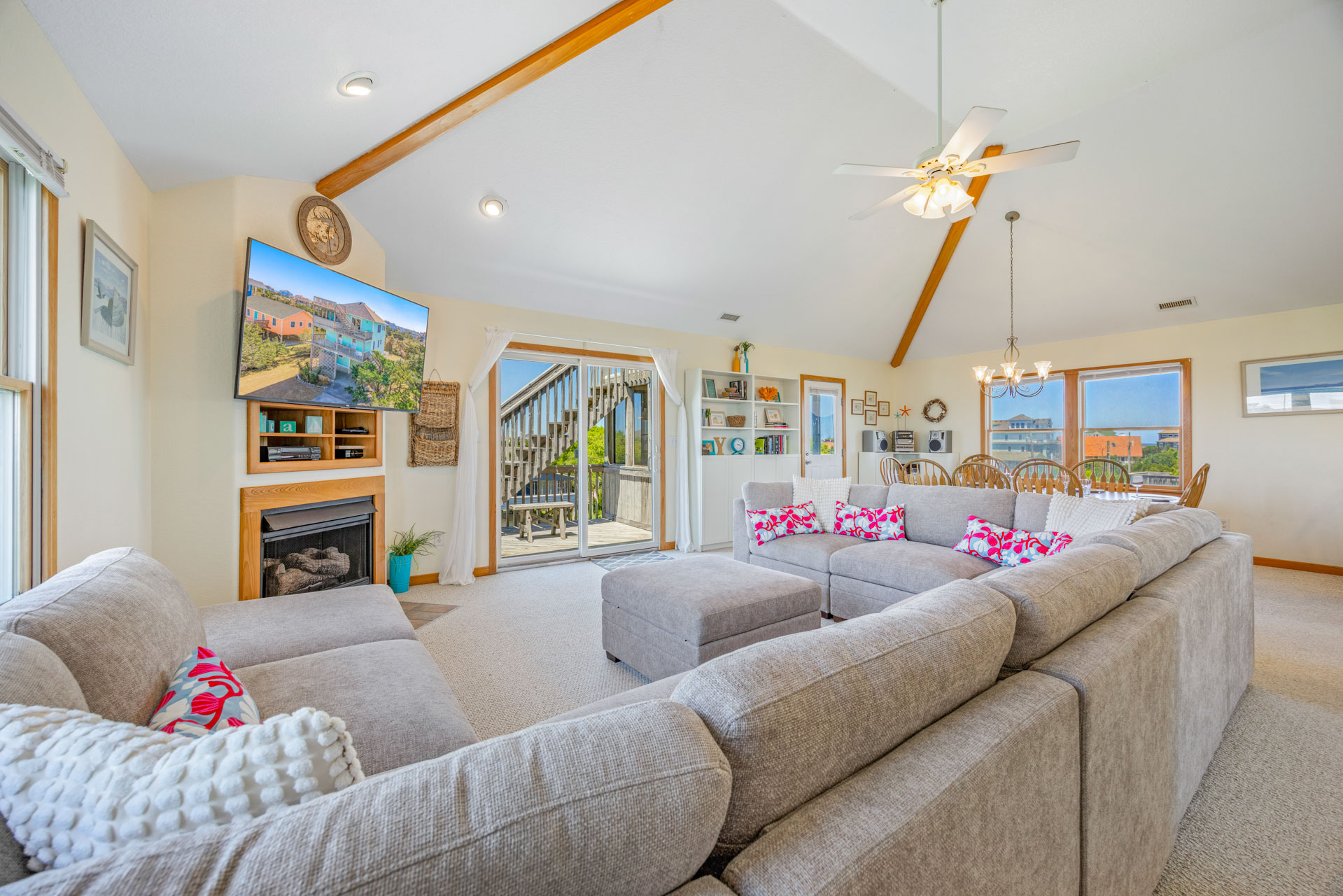 Surf Or Sound Realty 273 Salvo Vera Great Room 1