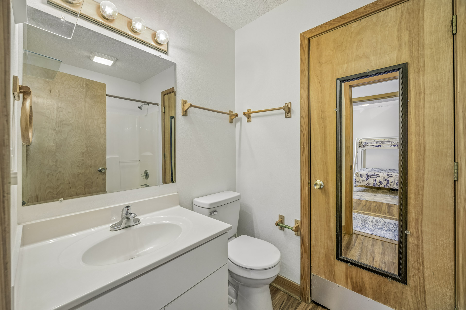 Surf Or Sound Realty 1100 Makin Waves Bedroom 1 3