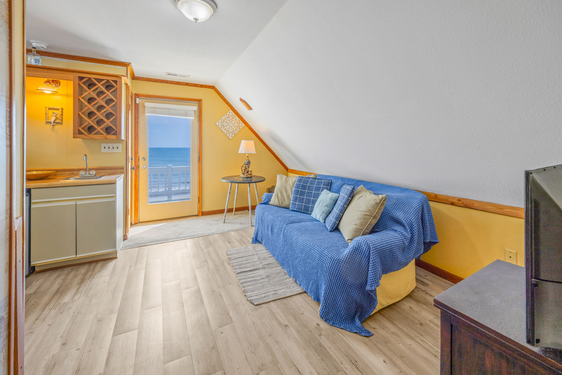 Surf Or Sound Realty 1045 Inn At Rodanthe Sitting Area 1