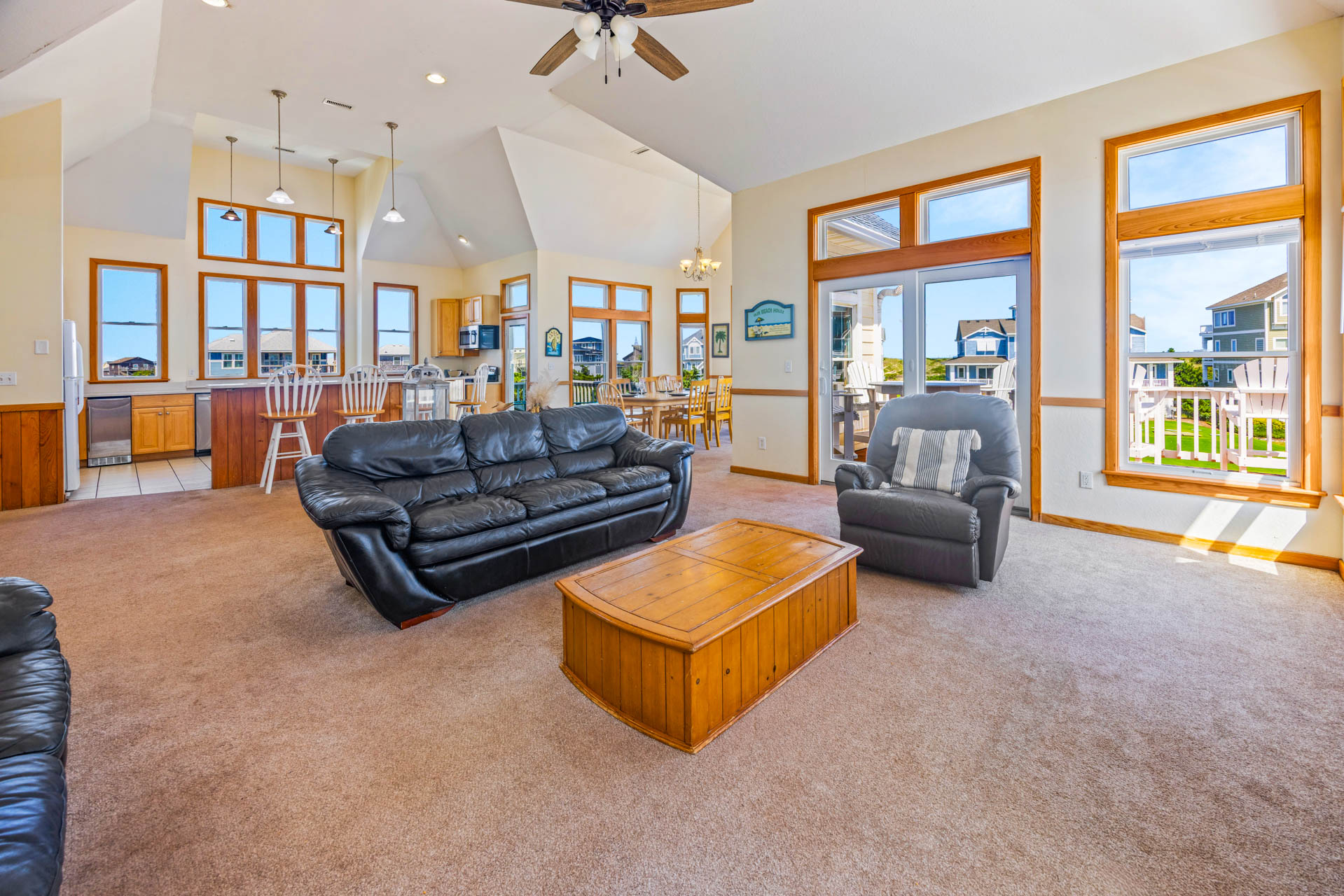 Surf Or Sound Realty 789 Ocean Isle Great Room 4