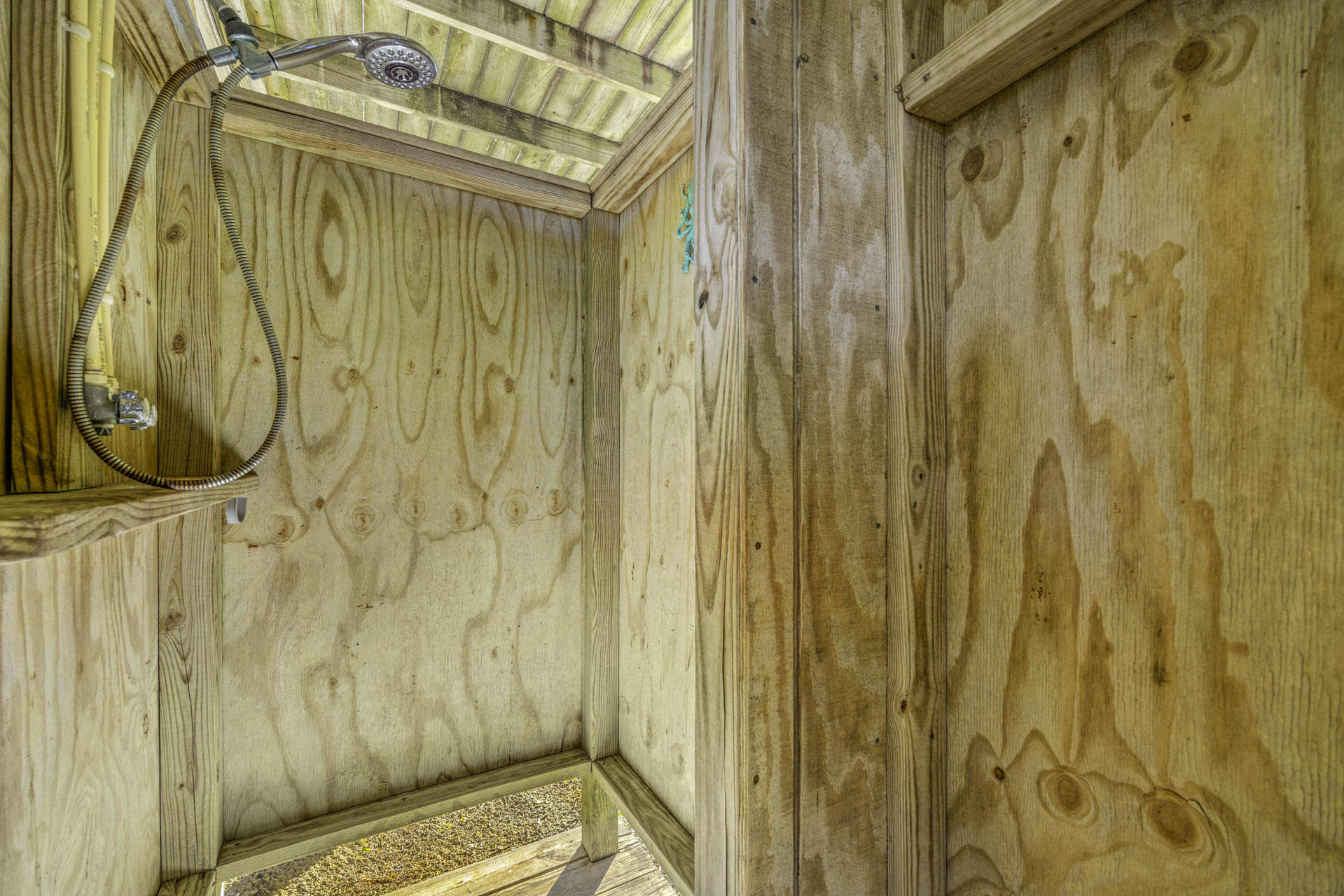 Surf Or Sound Realty 939 Drifter's Dock Outdoor Shower