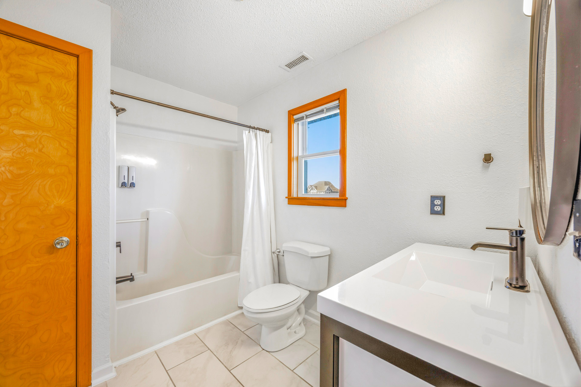 Surf Or Sound Realty 1041 Big Wednesday Bedroom 1 3