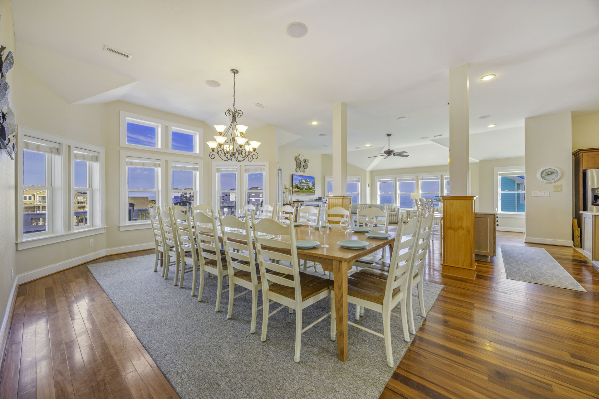 Surf Or Sound Realty 502 Tipsy Turtle Dining Area 4