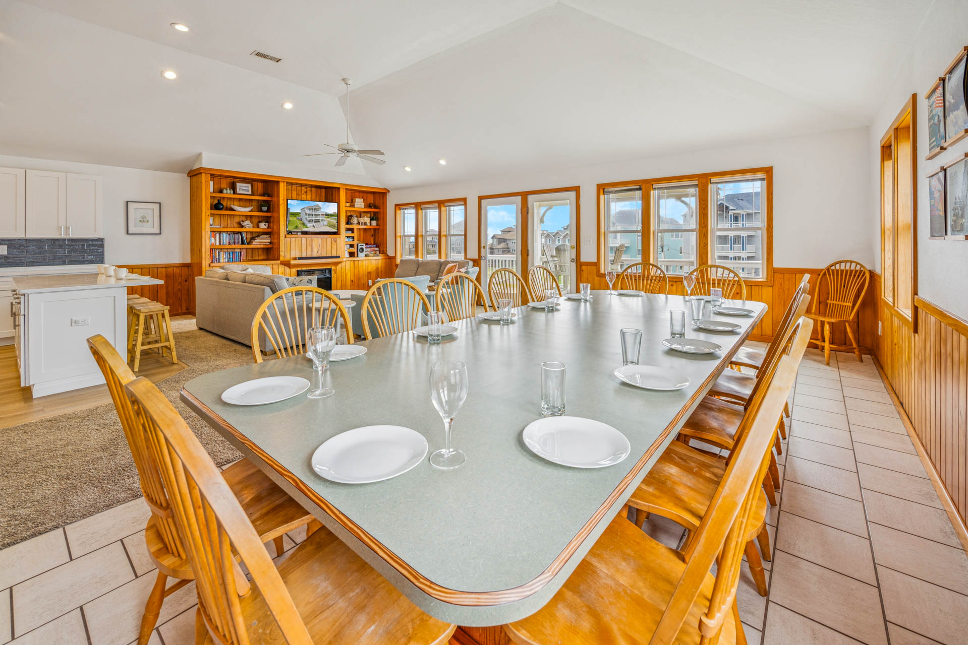 Surf Or Sound Realty 236 Surf Music Dining Area 2