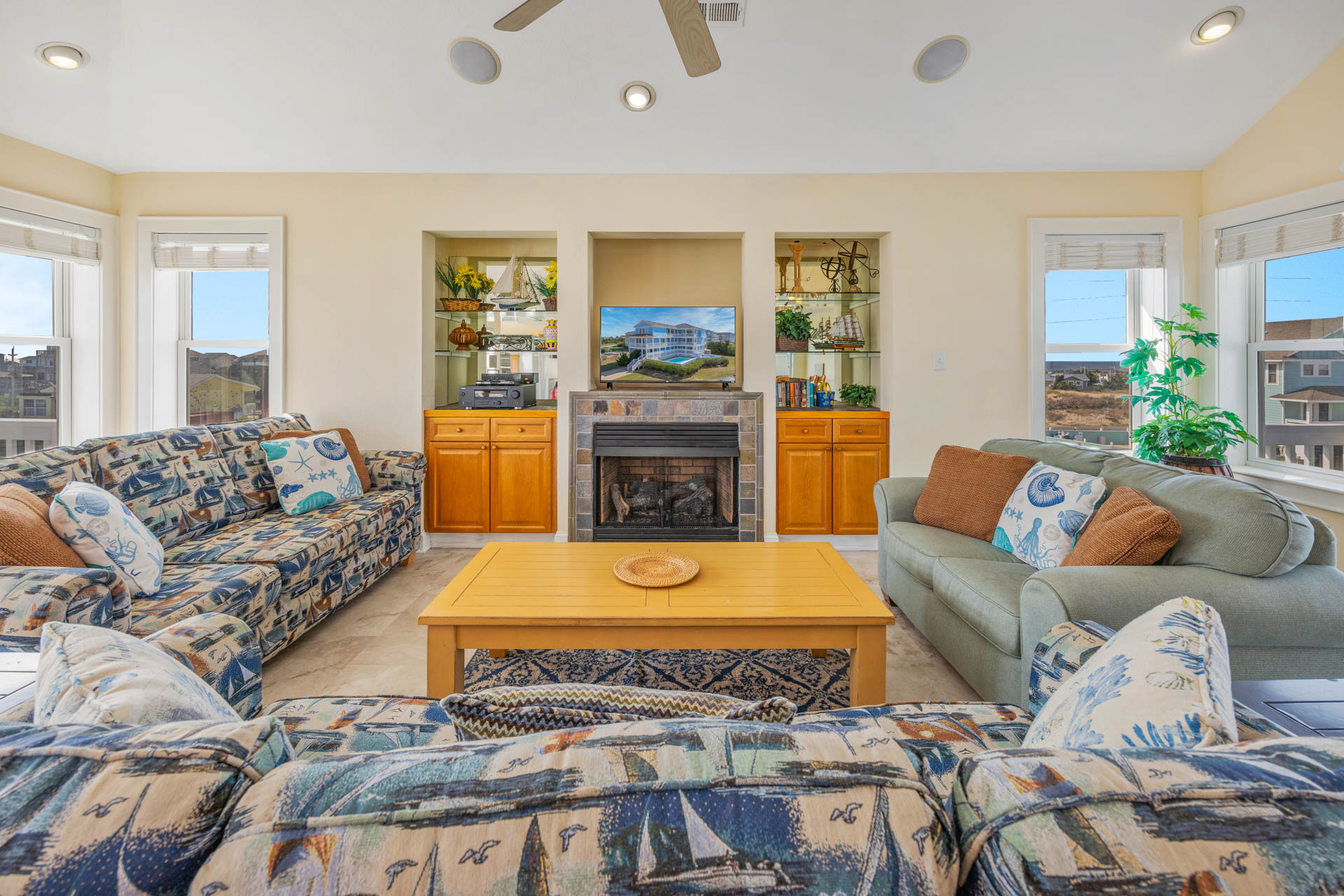 Surf Or Sound Realty 595 Tropical Paradise Great Room 5