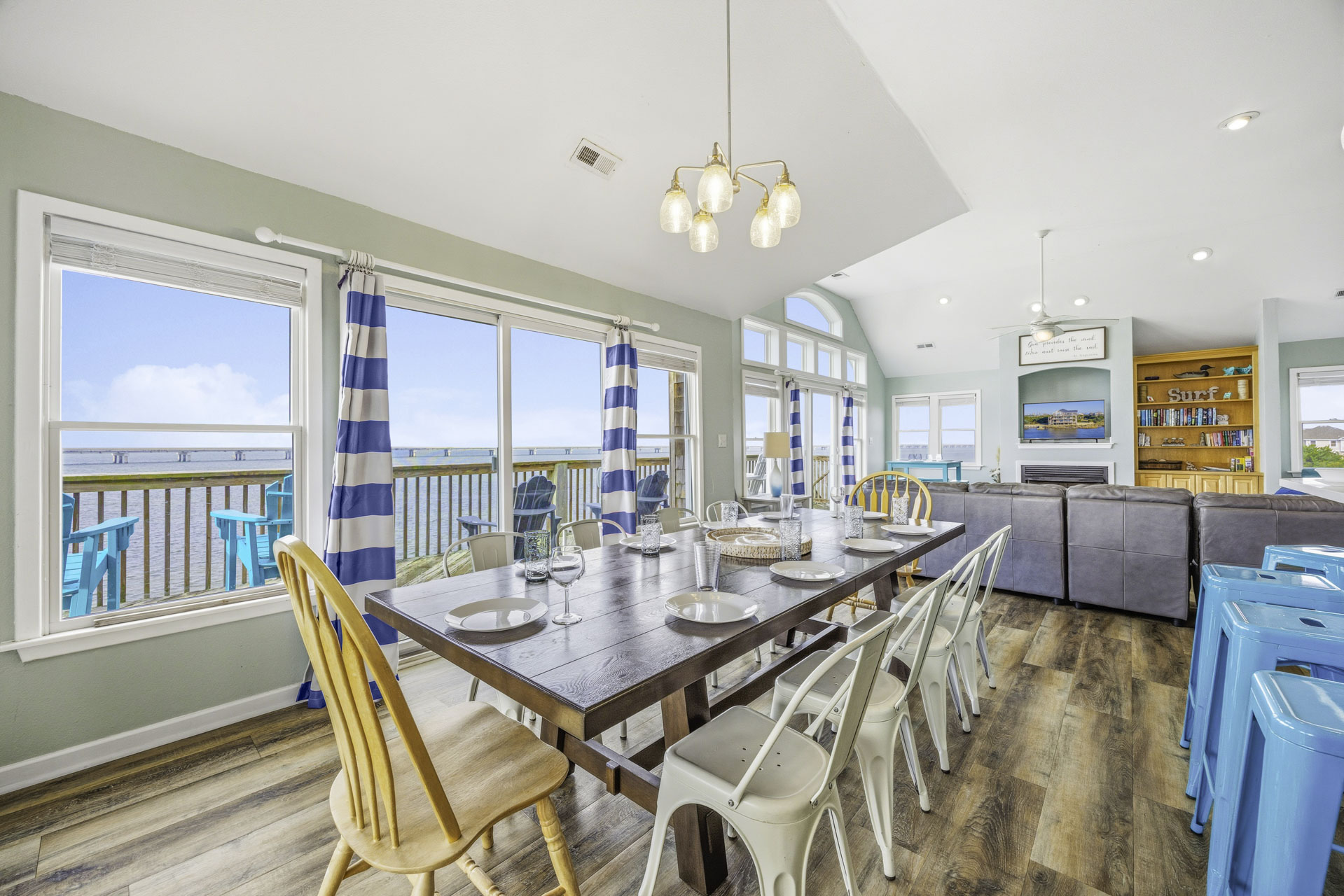 Surf Or Sound Realty 260 Gone With The Wind Dining Area 4