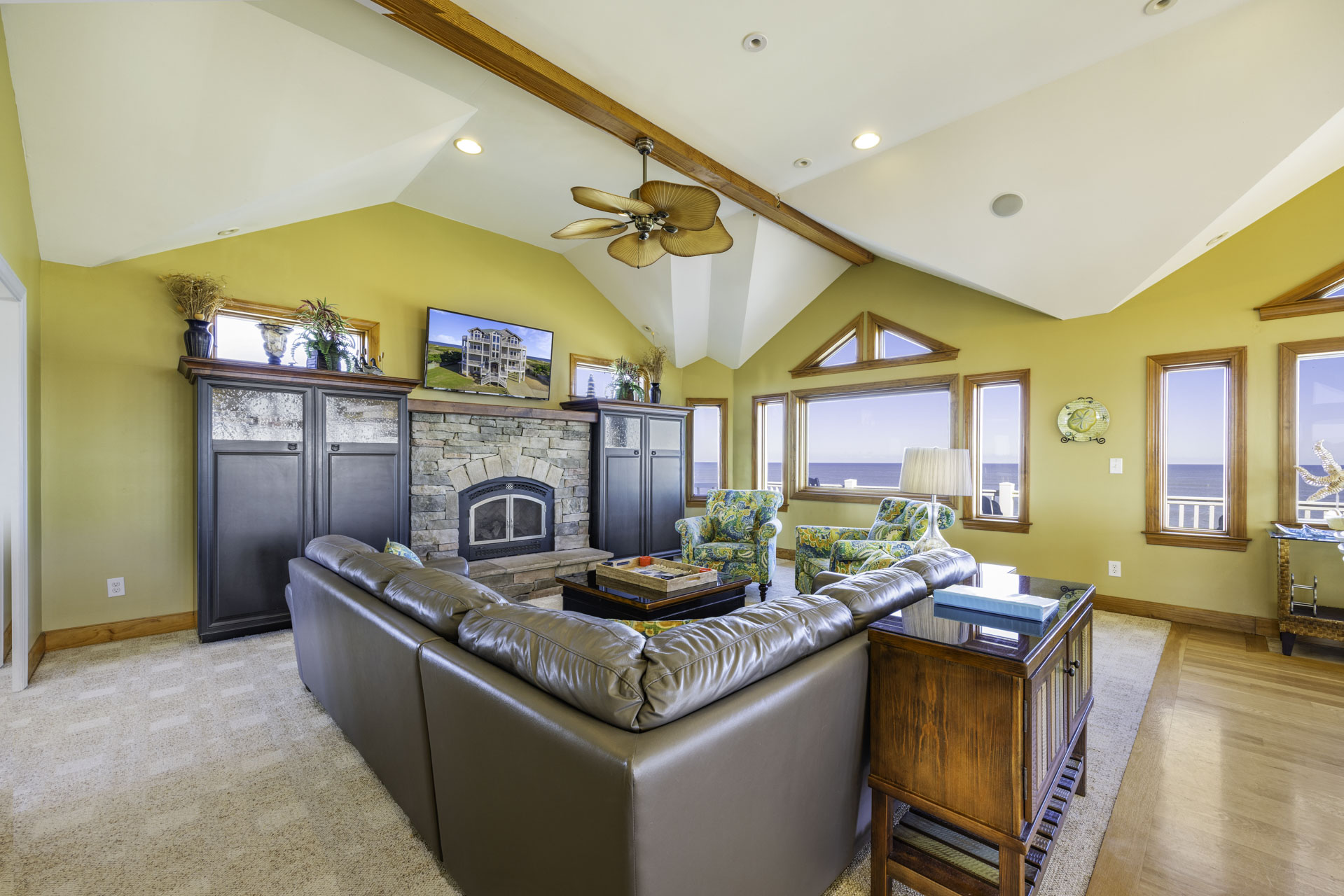 Surf Or Sound Realty 679 Sea Glass Great Room 1