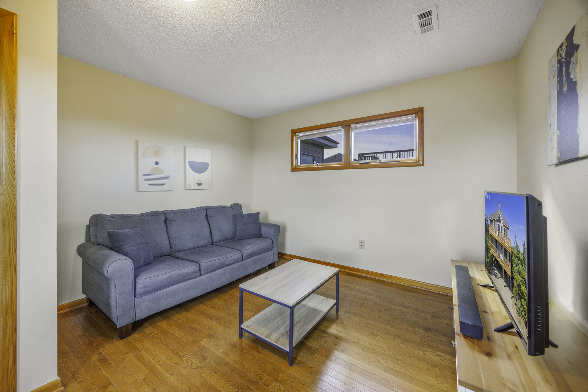 Surf Or Sound Realty 753 Longview Sitting Room