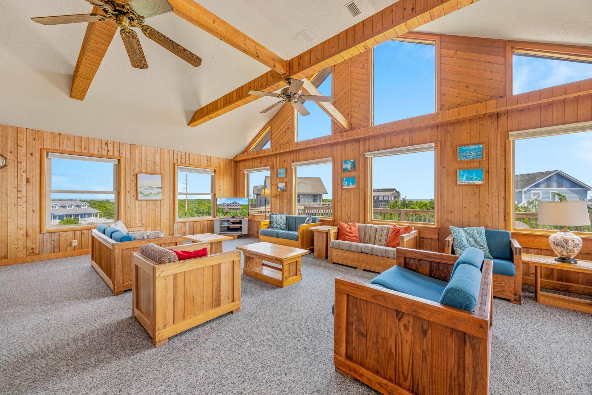 Surf Or Sound Realty 33 Sand Flea Great Room 3