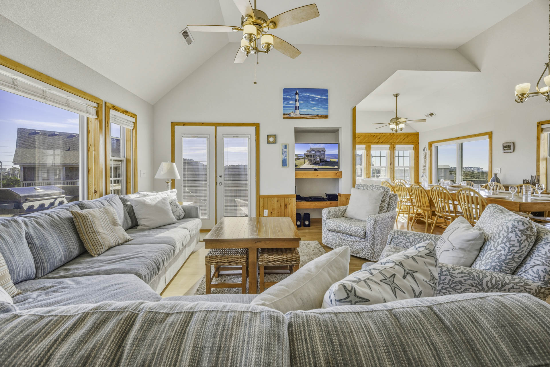 Surf Or Sound Realty 1047 LV 2 Kite Great Room 1