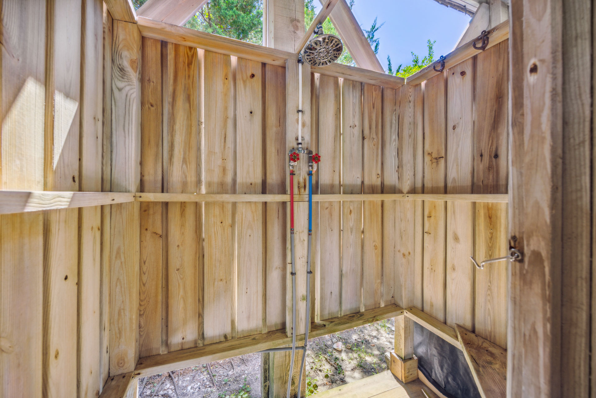 Surf Or Sound Realty 1044 K Seas Legacy Outdoor Shower