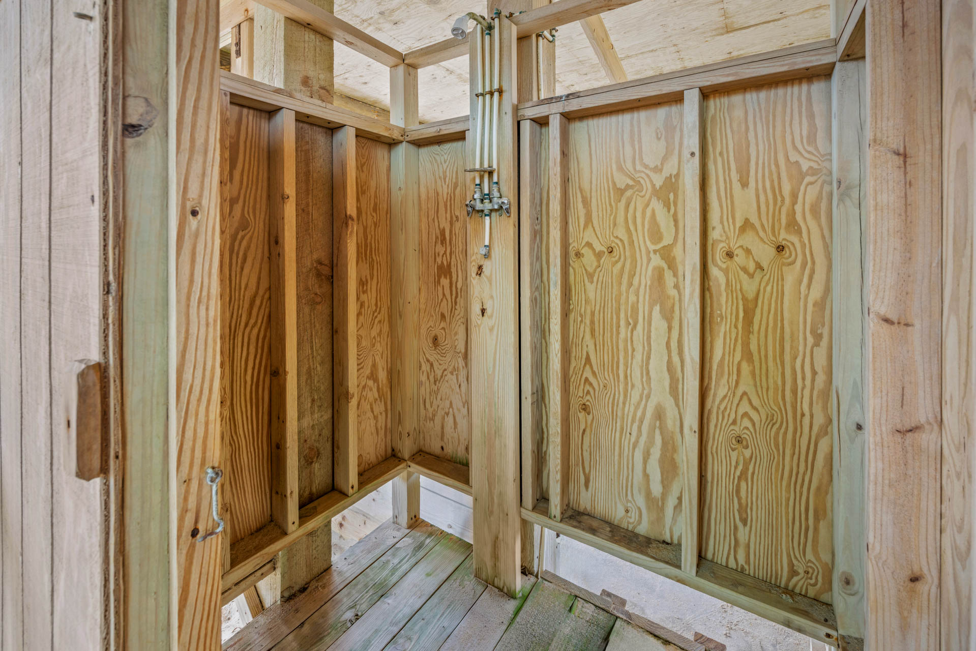 Surf Or Sound Realty 1226 Ocean's 31 Outdoor Shower