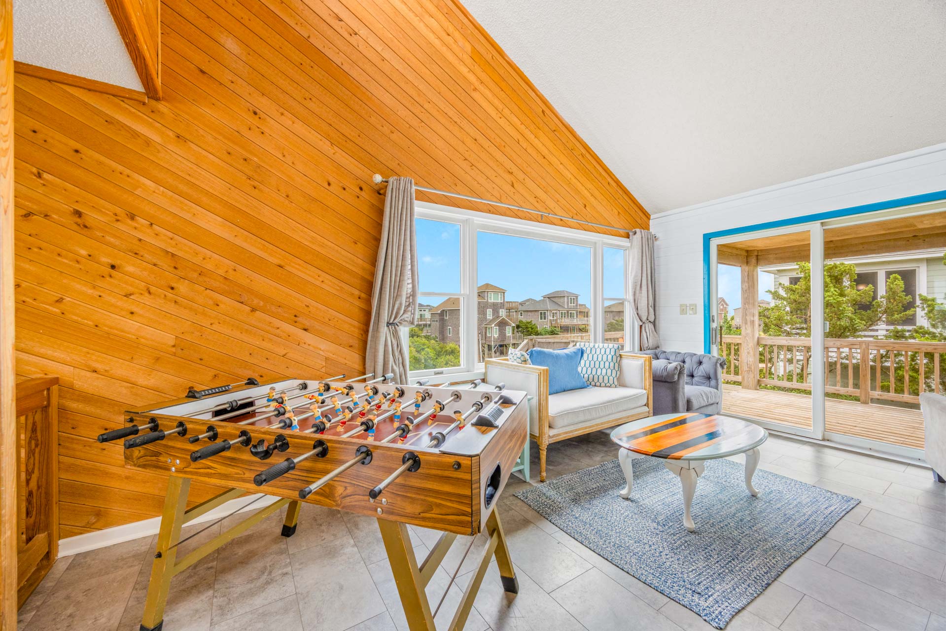 Surf Or Sound Realty 1216 Seaglasses Great Room 4