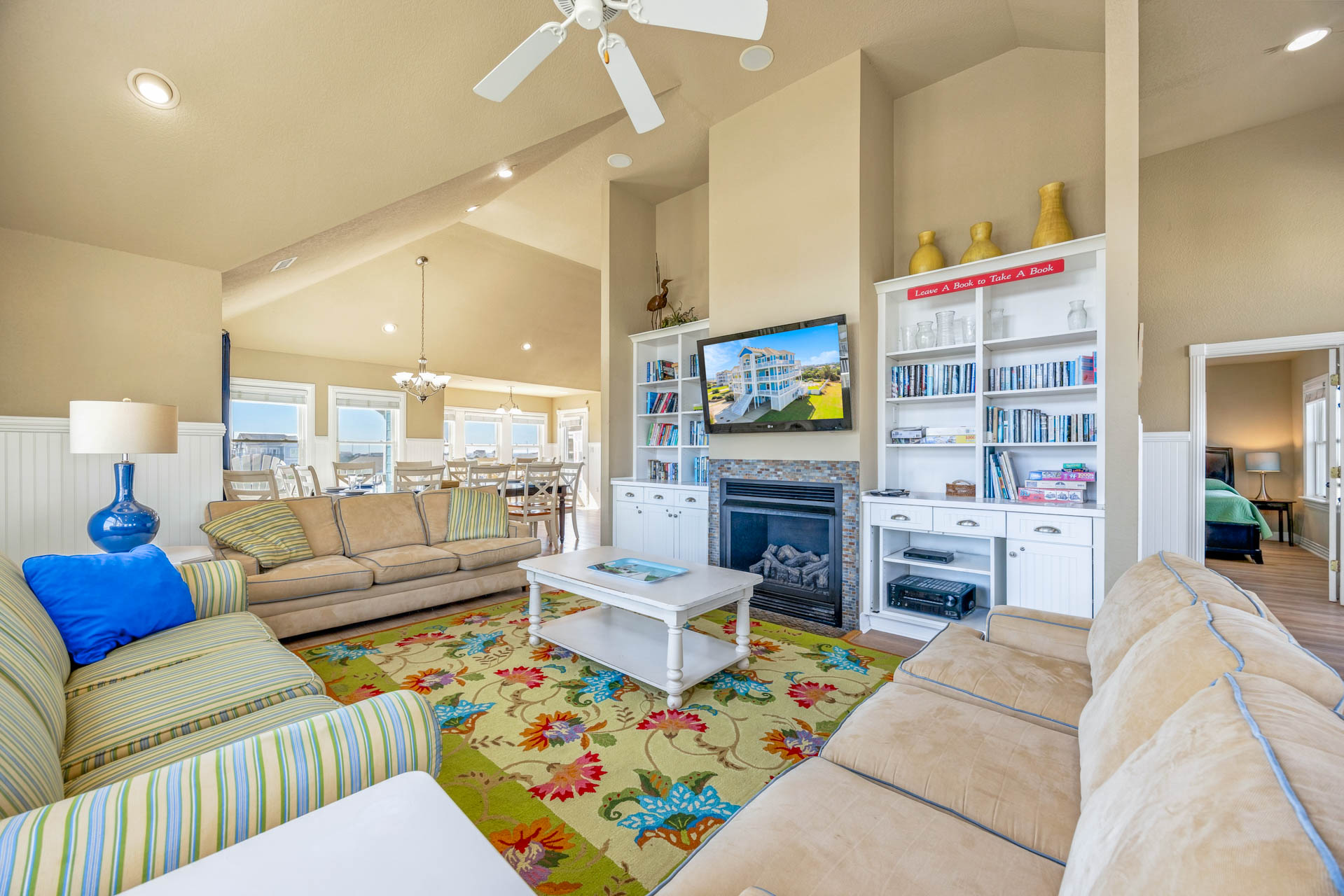 Surf Or Sound Realty 569 Cape Winds Great Room 3