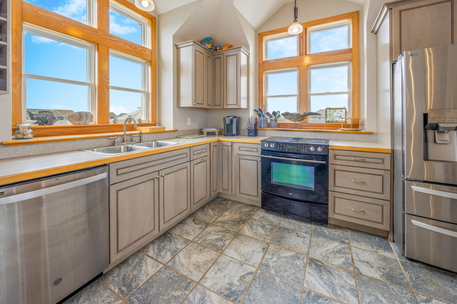 Surf Or Sound Realty 851 Eden Kitchen 5