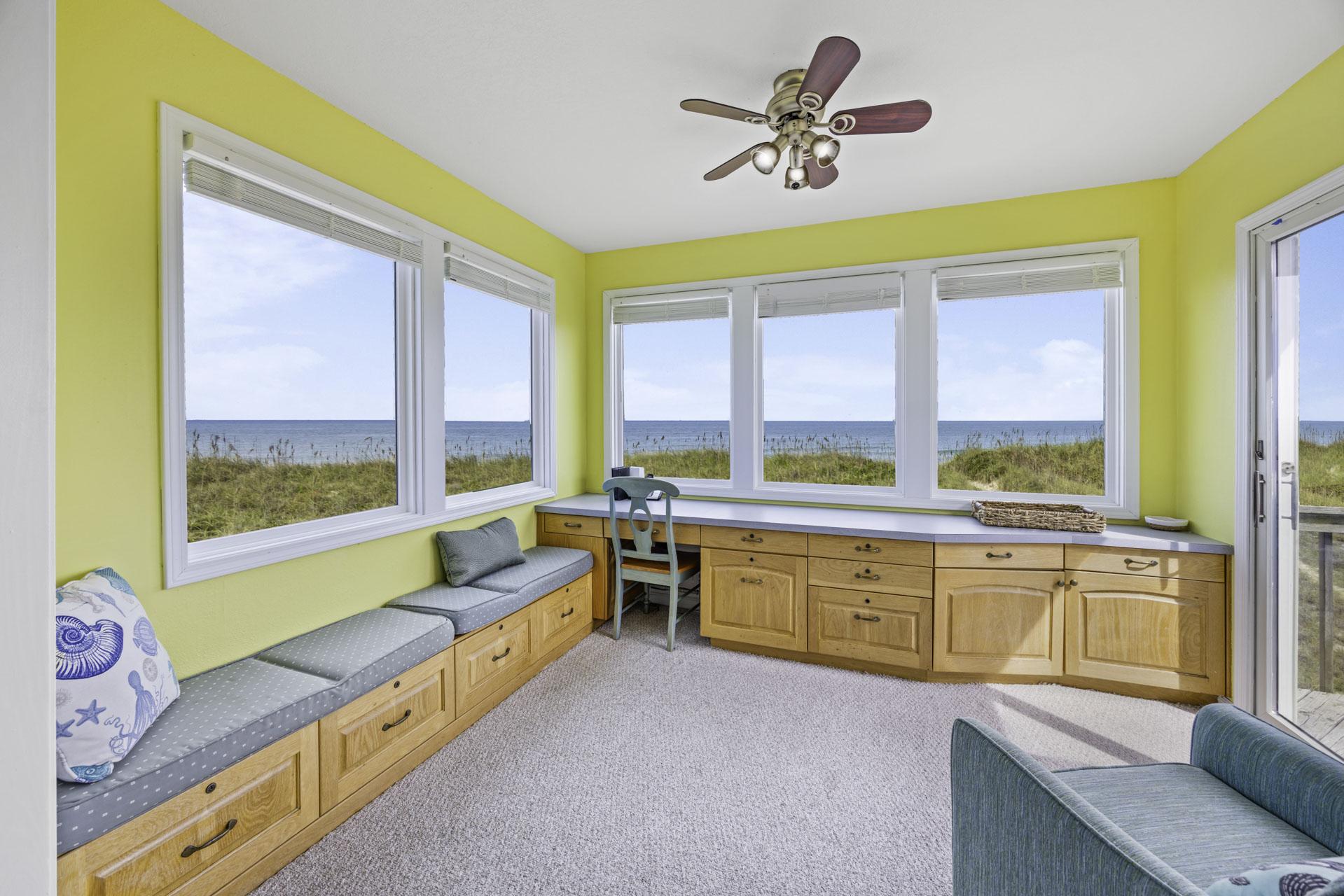 Surf Or Sound Realty 281 Paradise Found Sitting Room