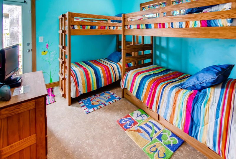 Frolic Inn 640 Surf or Sound