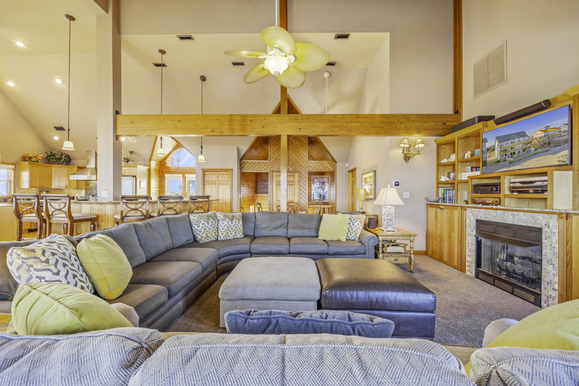 Surf Or Sound Realty 901 Flip Floppin Great Room 4