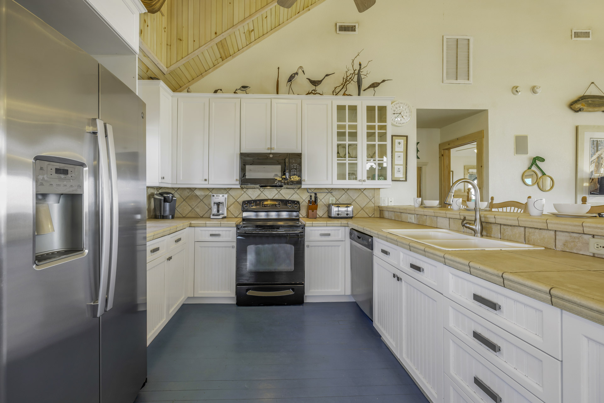 Surf Or Sound Realty 1232 Hatteras Memories Kitchen 3