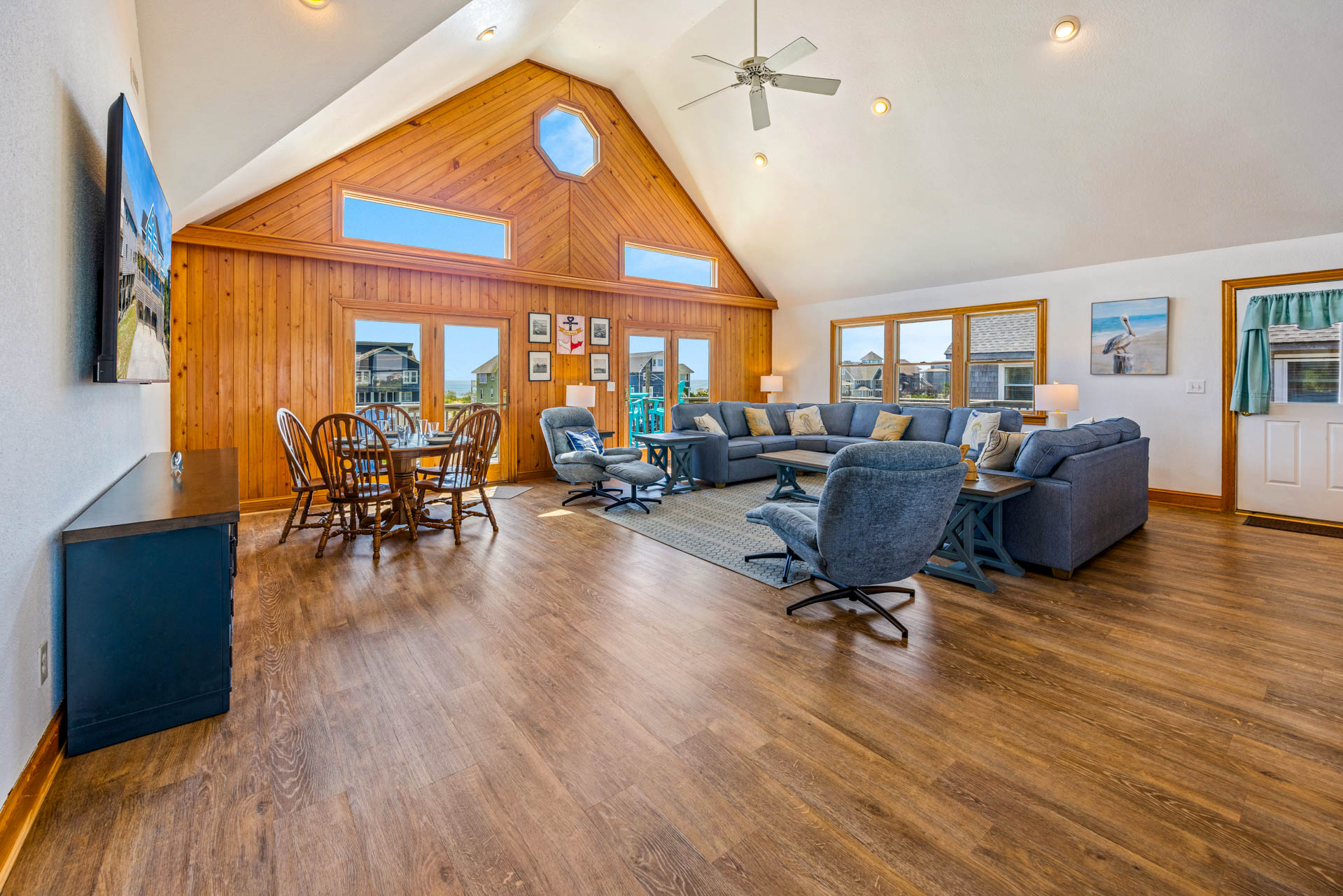 Surf Or Sound Realty 1129 Sea Queen Great Room 2