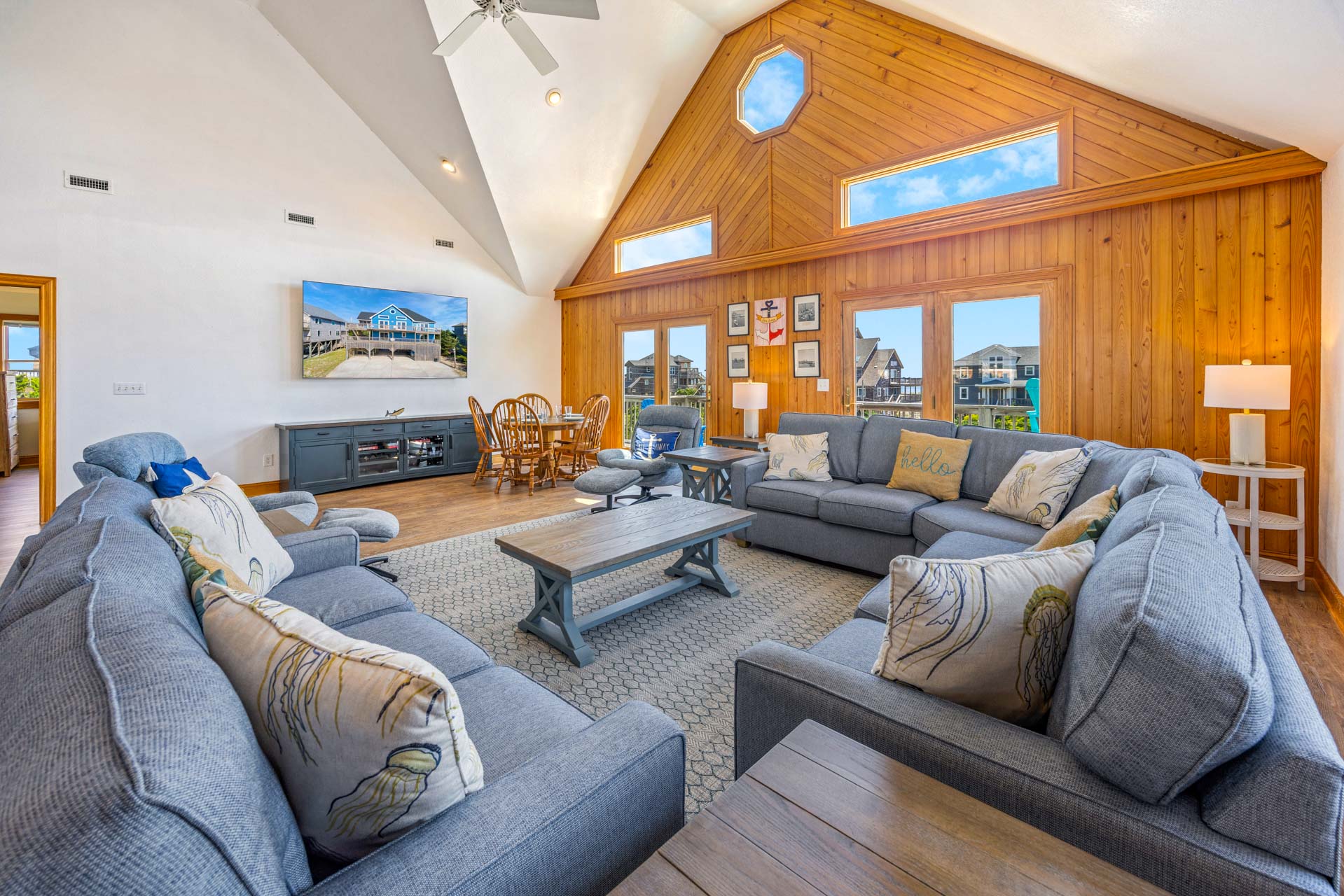 Surf Or Sound Realty 1129 Sea Queen Great Room 3
