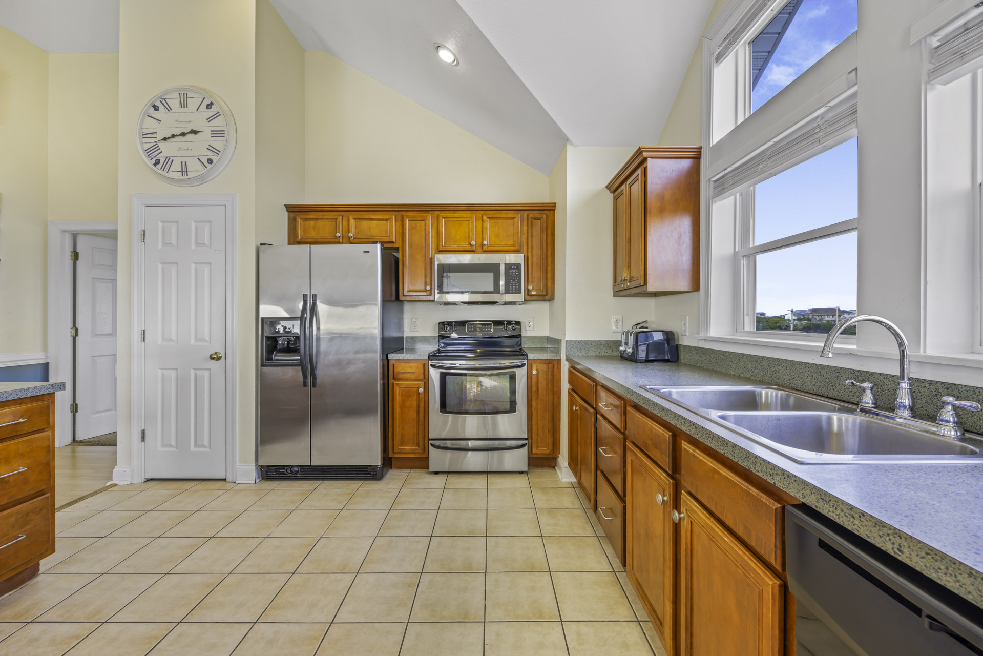 Surf Or Sound Realty 687 The Scotch Retreat Kitchen 5