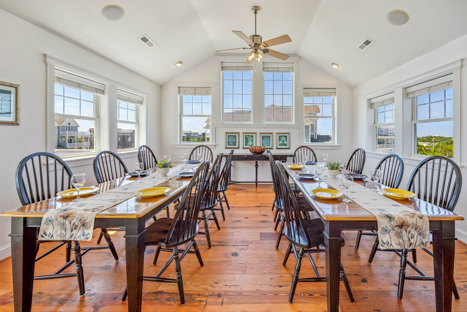 Surf Or Sound Realty 564 High Seas Dining Area 1
