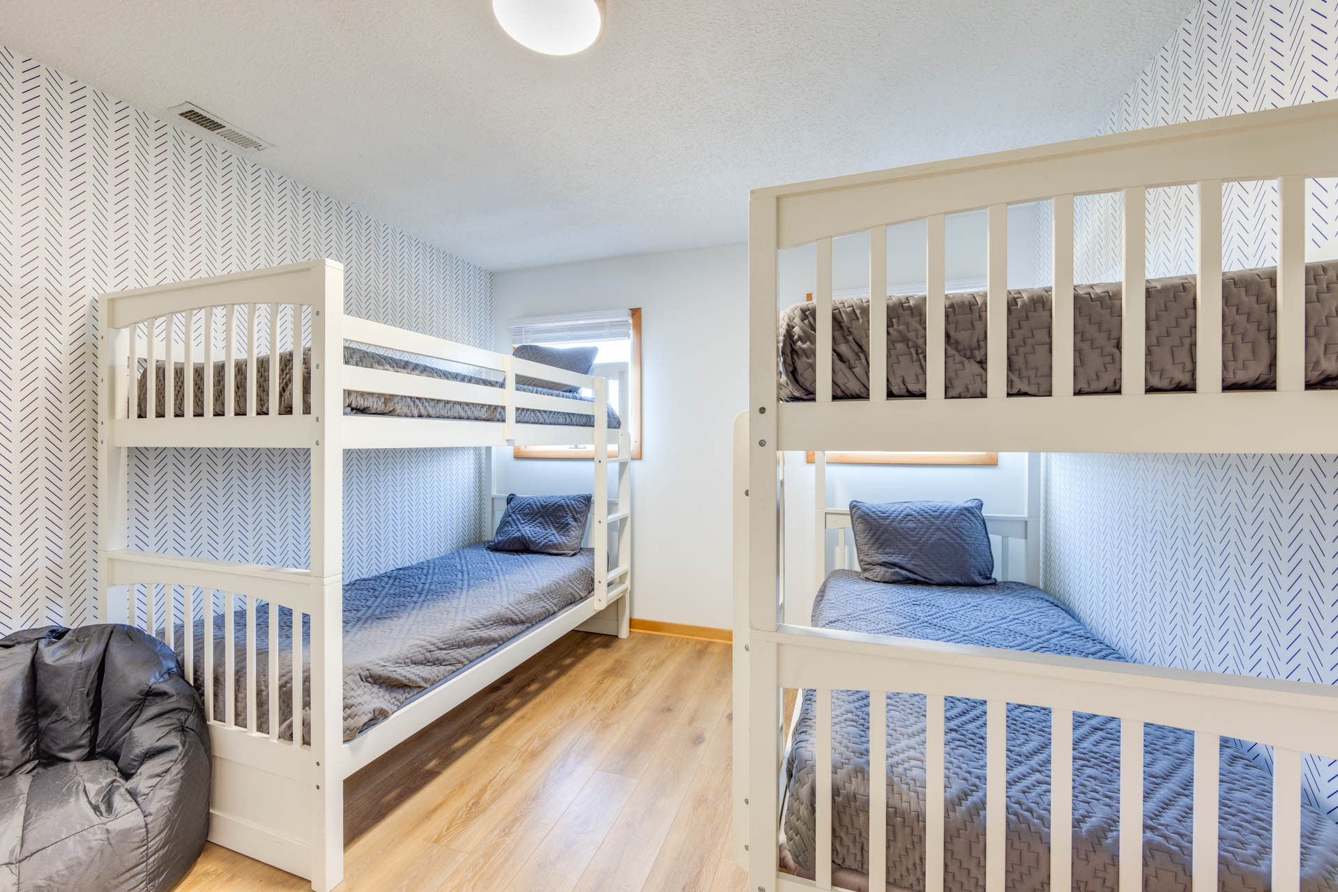 Surf Or Sound Realty 701 South Shore Dreams Bunk Room