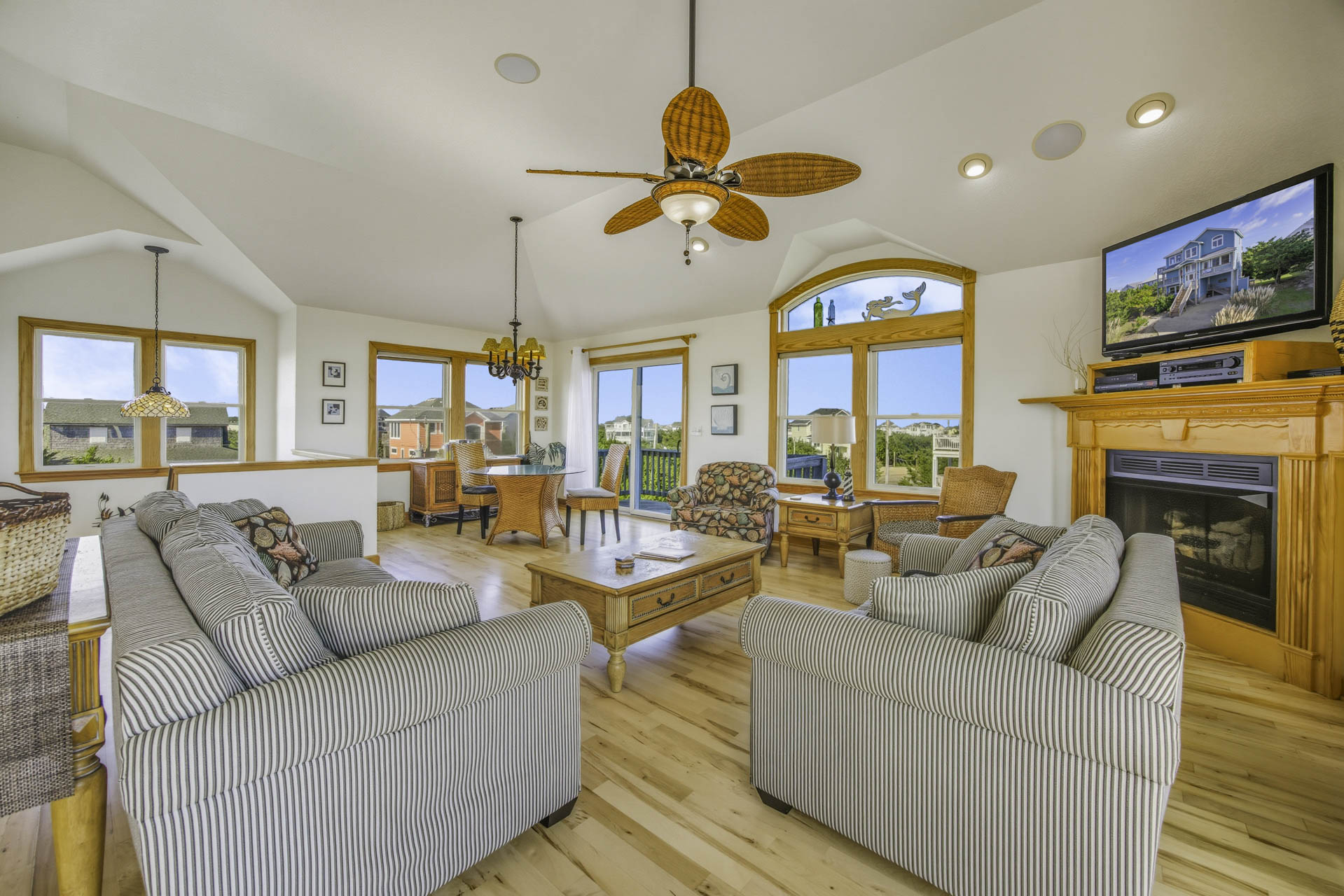 Surf Or Sound Realty 451 Five Fathoms Great Room 7