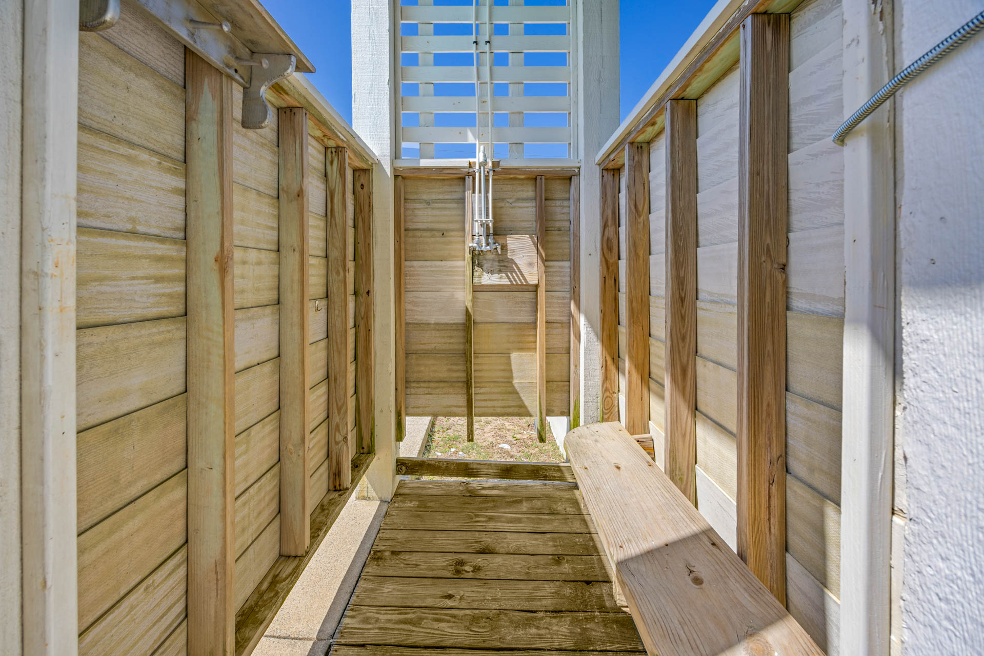 Surf Or Sound Realty 504 Sunny Shores Outdoor Shower