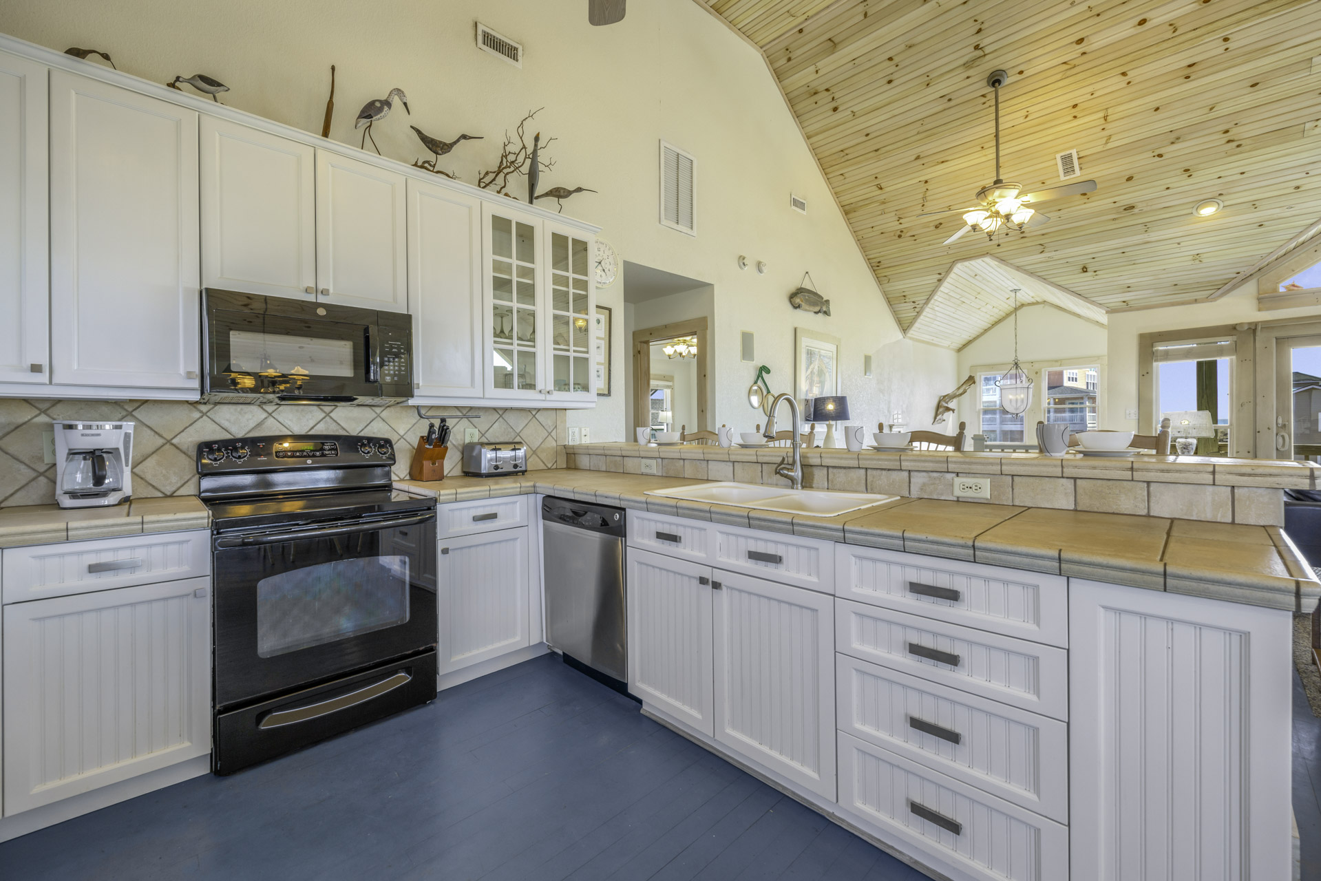 Surf Or Sound Realty 1232 Hatteras Memories Kitchen 4