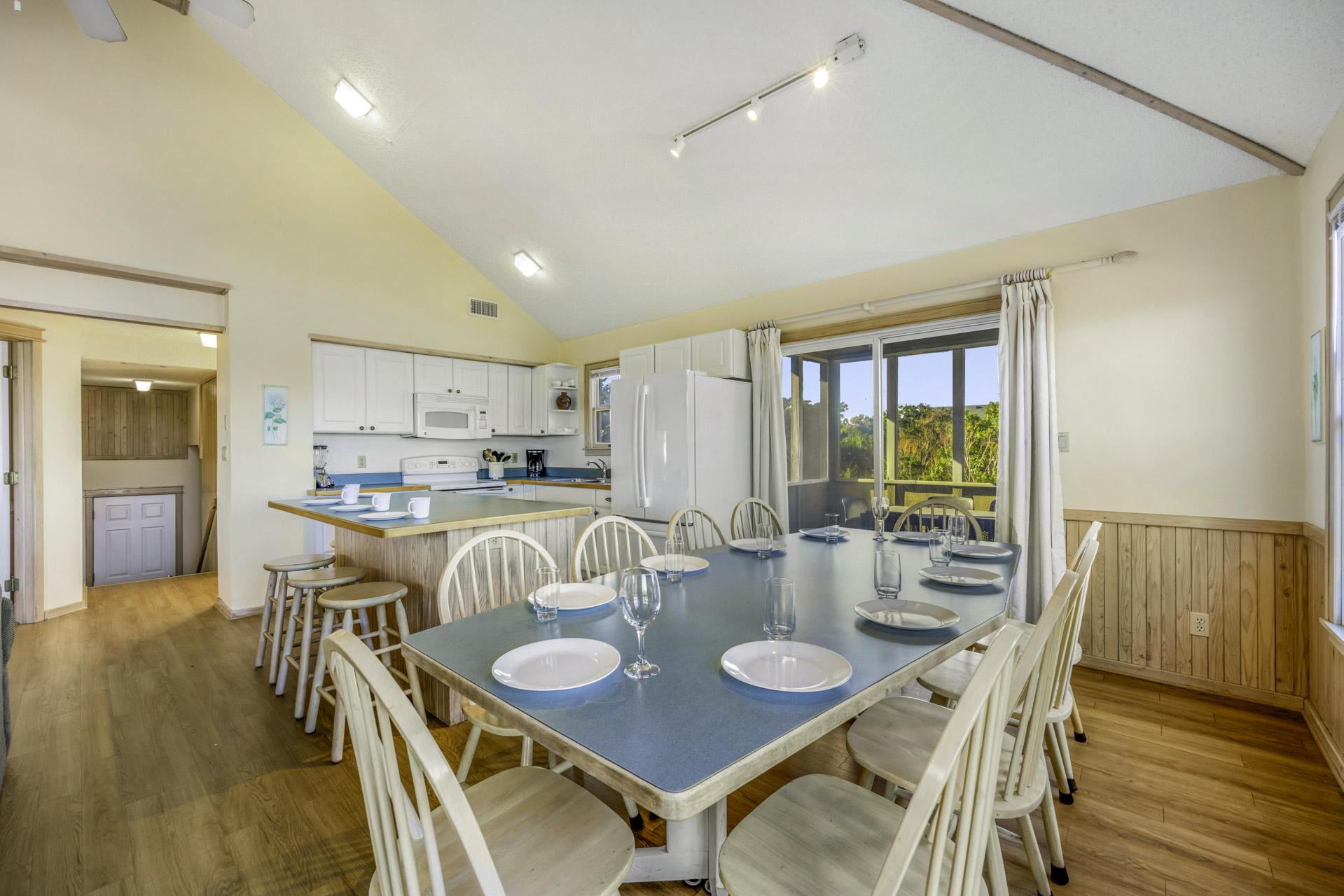 Surf Or Sound Realty 113 Sea Biscuit Dining Area 2