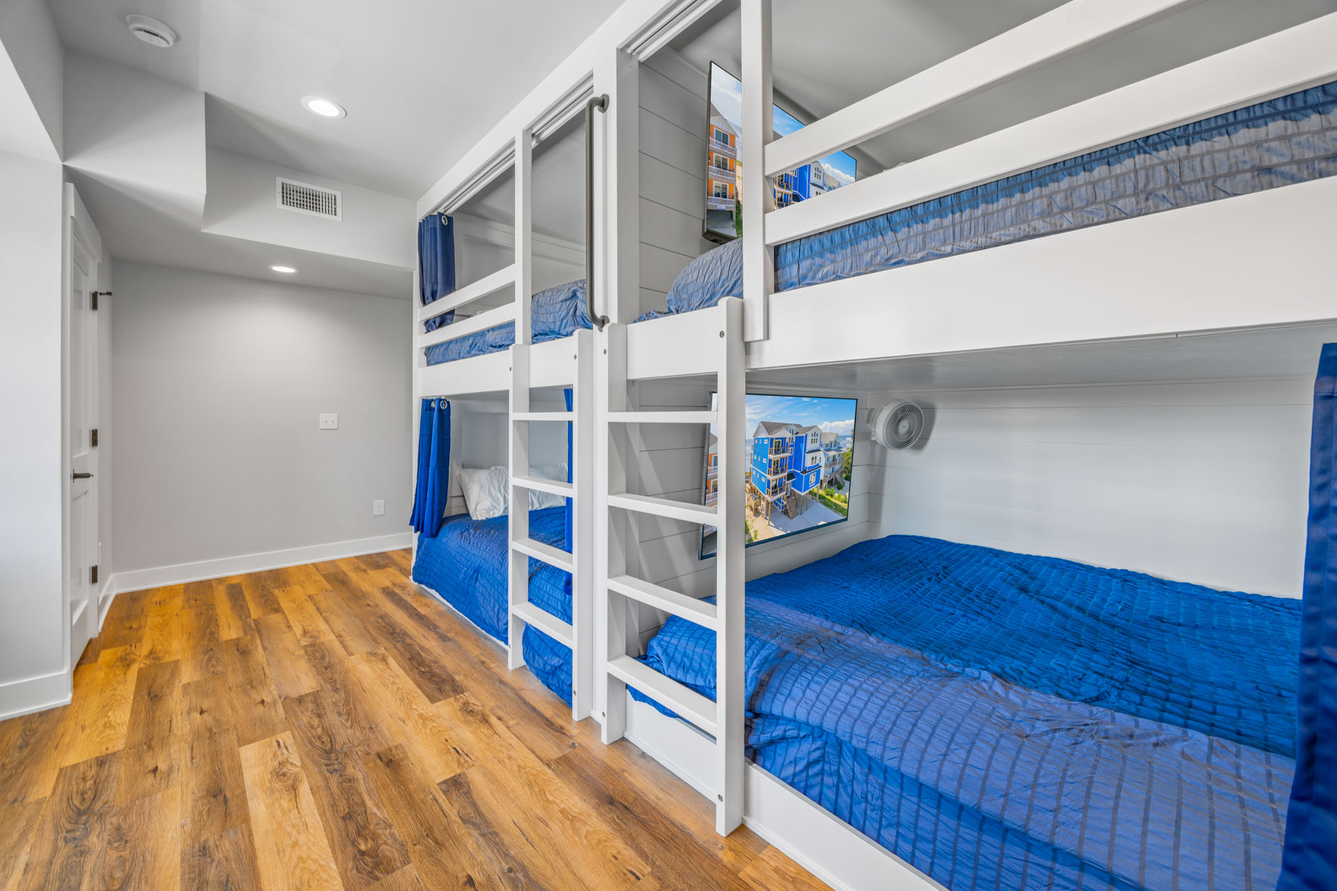 Surf Or Sound Realty 1204 Ocean's 12 Bedroom 8 3