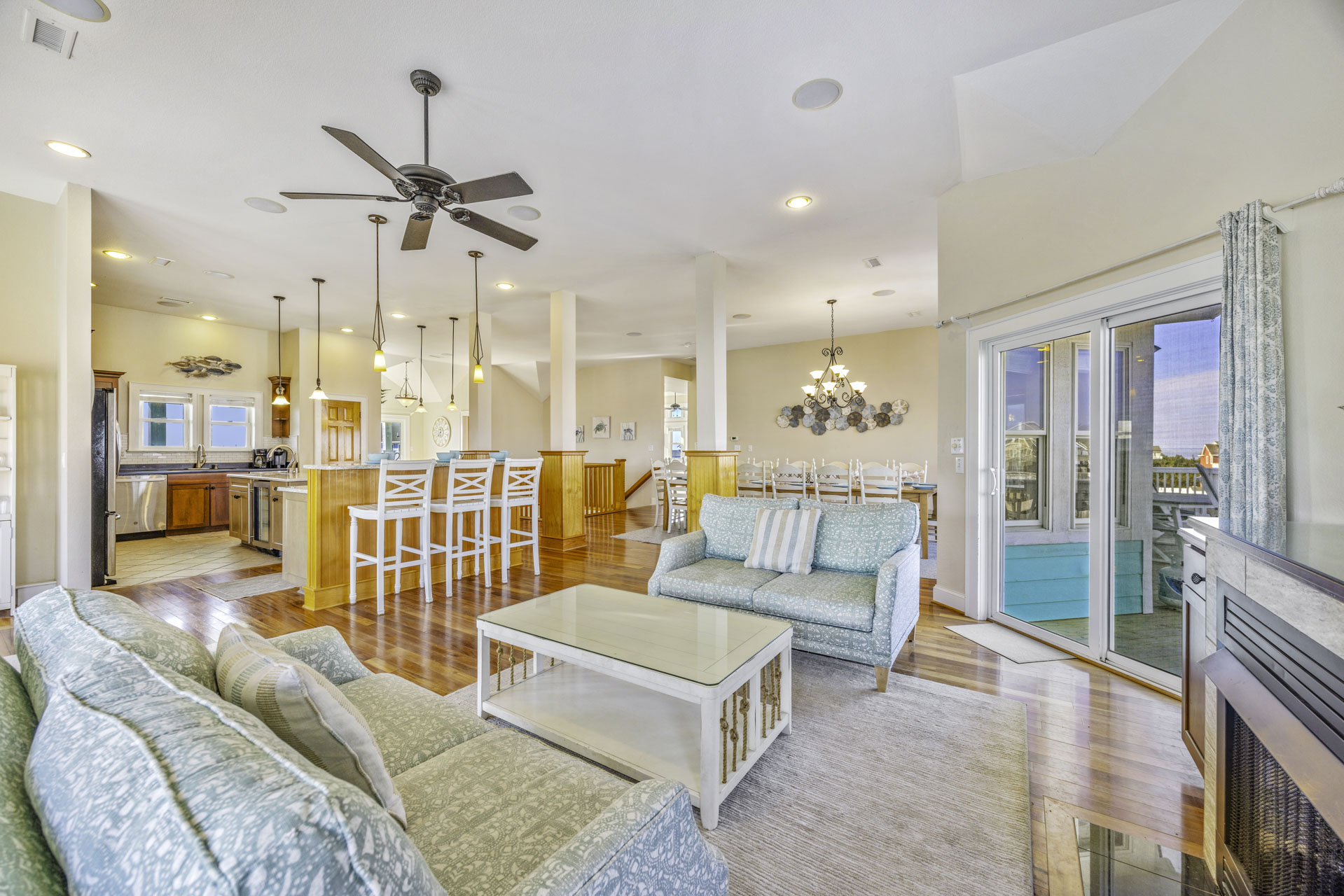 Surf Or Sound Realty 502 Tipsy Turtle Great Room 3