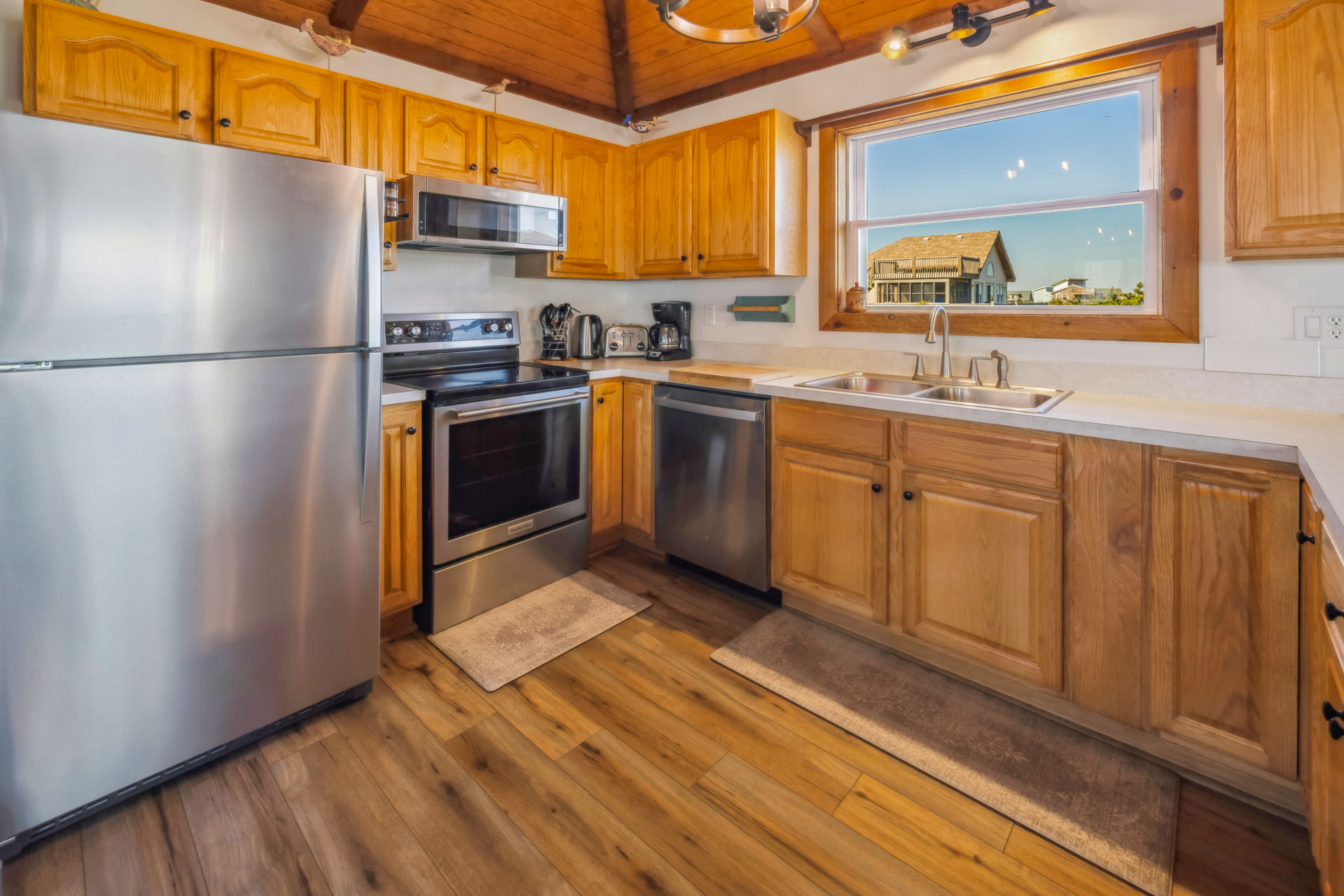 Surf Or Sound Realty 1119 Beach Jam'n Kitchen 1